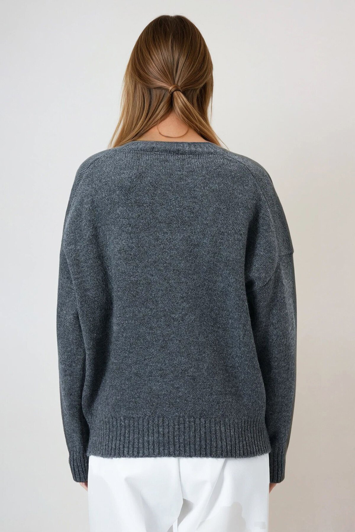 Düşük Omuz V Yaka Triko Kazak