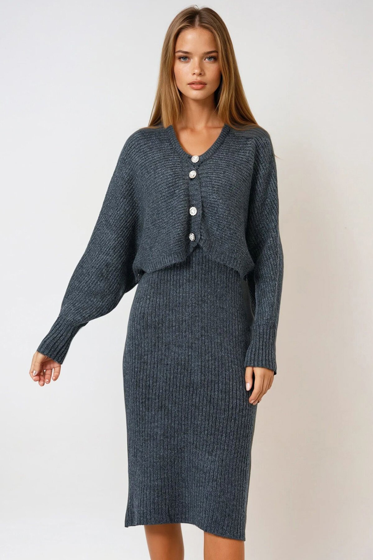 Düğme Kapamalı Crop Hırka ve Ön Arka V Yaka Fitilli Triko Elbise Takım