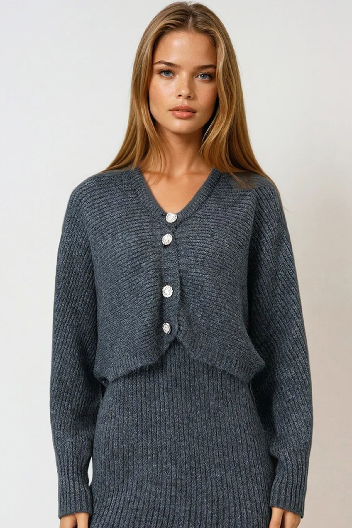 Düğme Kapamalı Crop Hırka ve Ön Arka V Yaka Fitilli Triko Elbise Takım