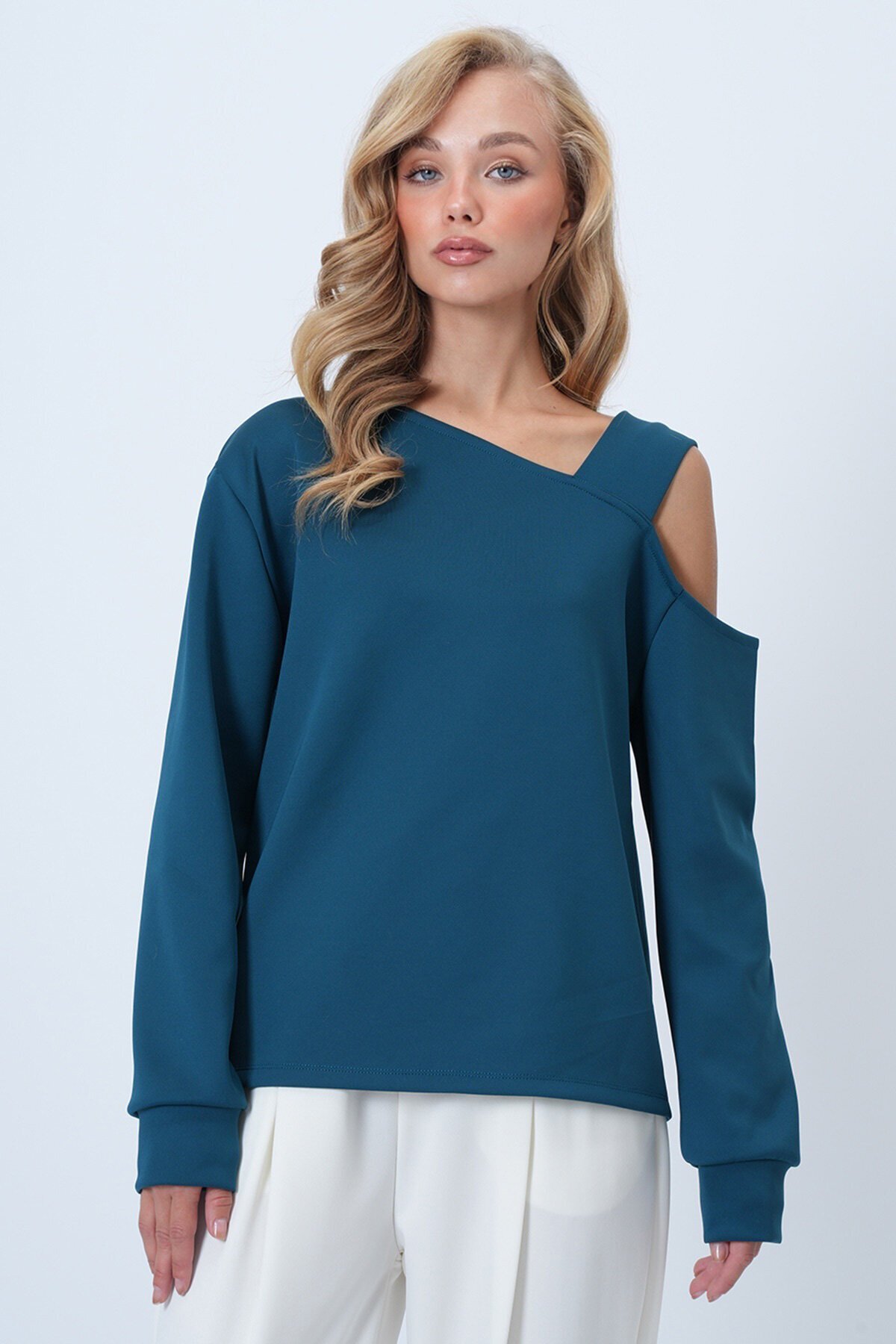 Asimetrik Kesim Omuzu Bant Detaylı Örme Bluz