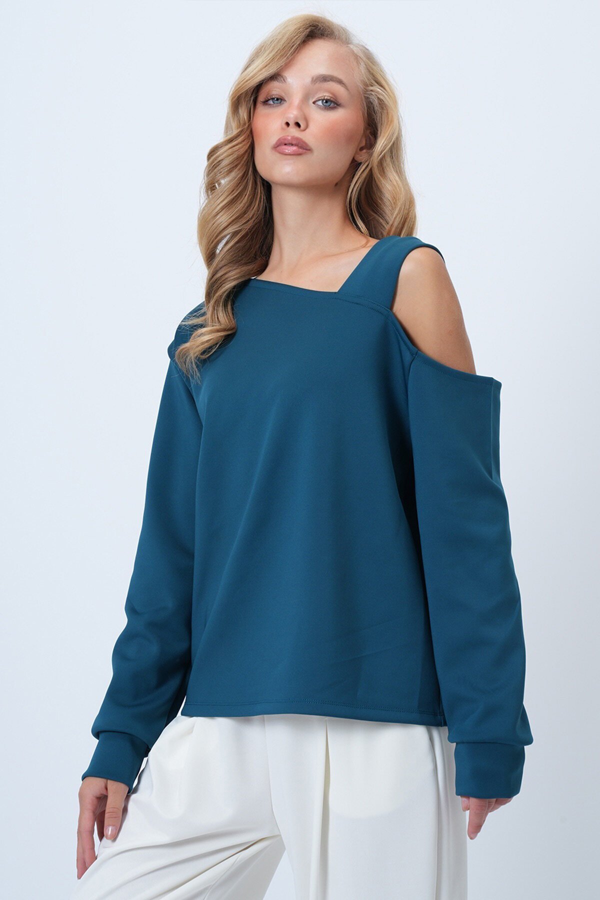 Asimetrik Kesim Omuzu Bant Detaylı Örme Bluz