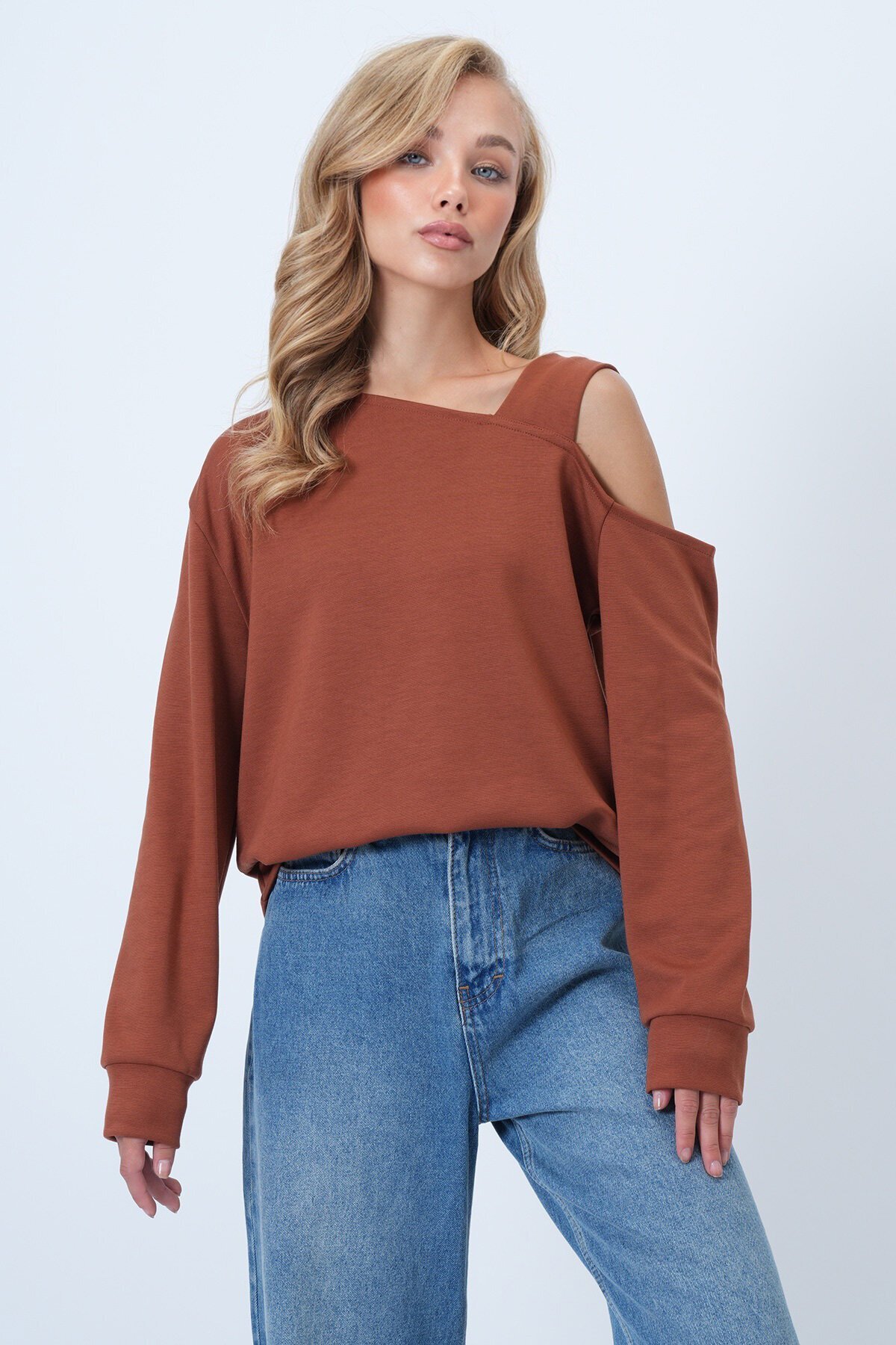 Asimetrik Kesim Omuzu Bant Detaylı Örme Bluz