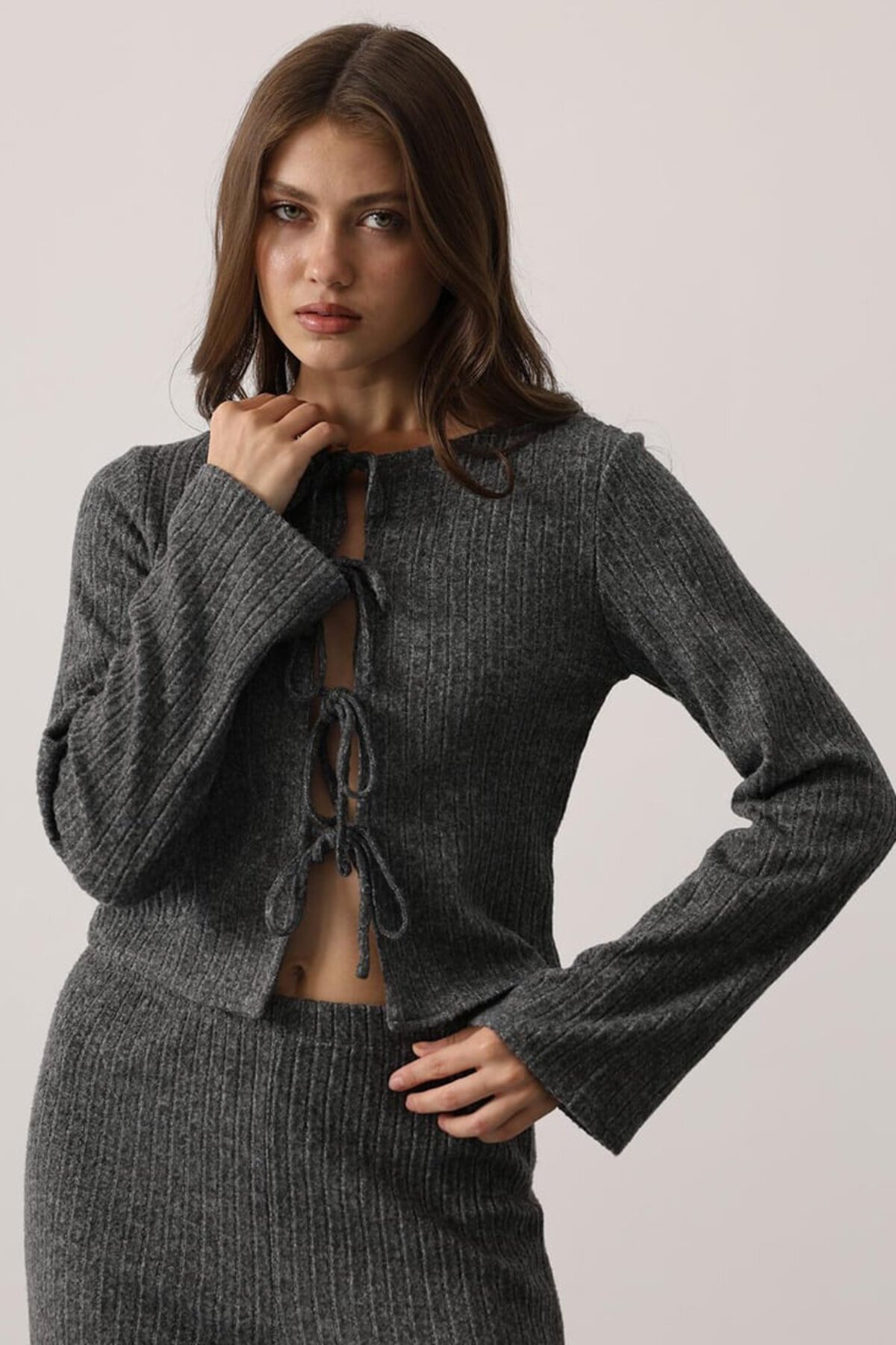 Bağcıklı Uzun Kollu Fiyonklu Triko Bluz