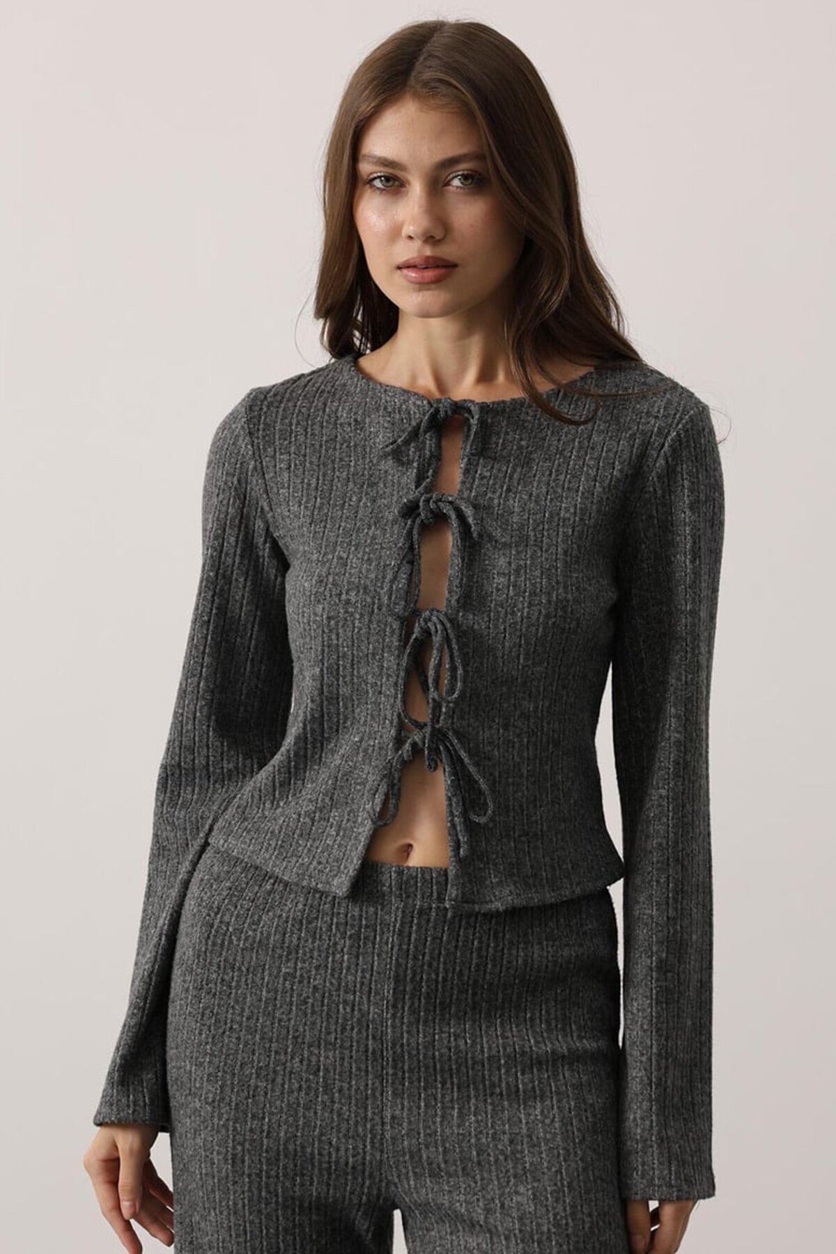 Bağcıklı Uzun Kollu Fiyonklu Triko Bluz