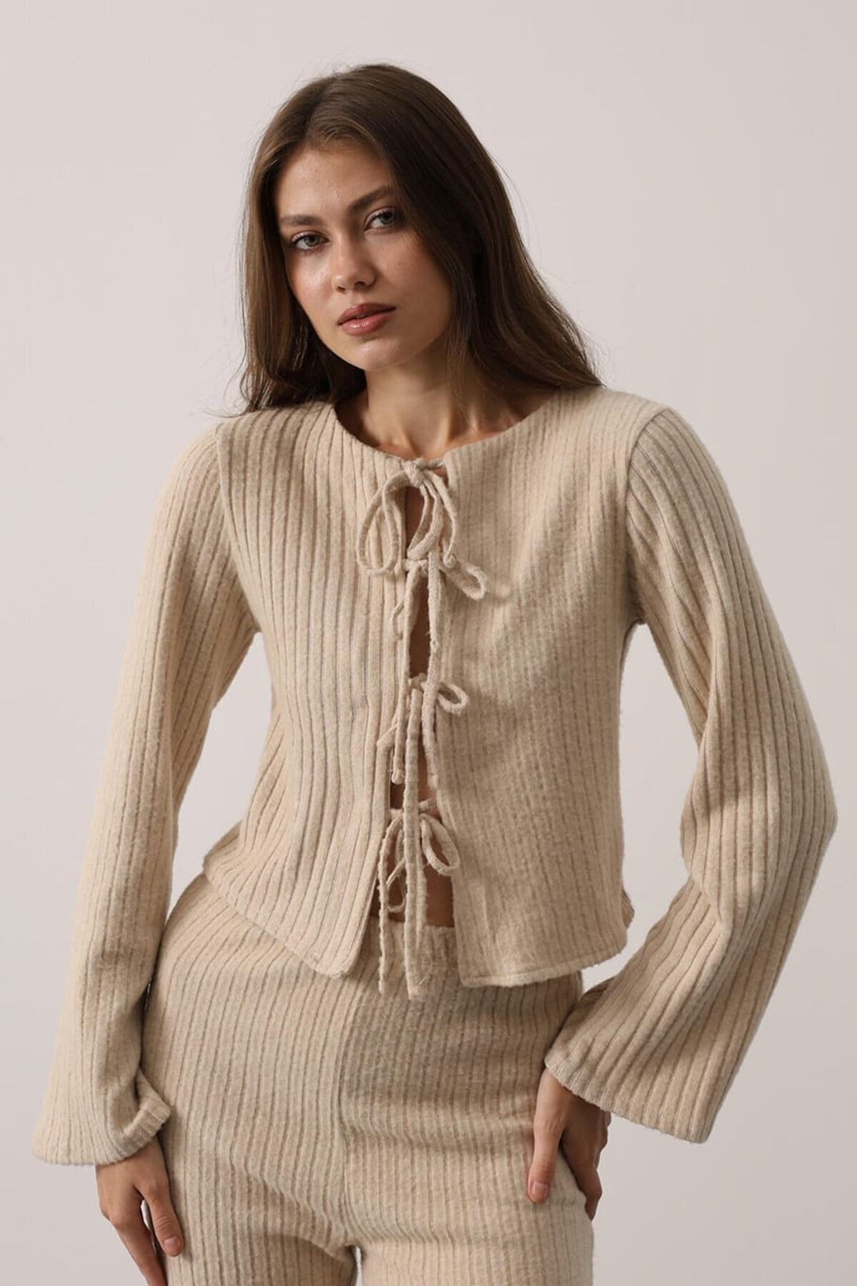 Bağcıklı Uzun Kollu Fiyonklu Triko Bluz