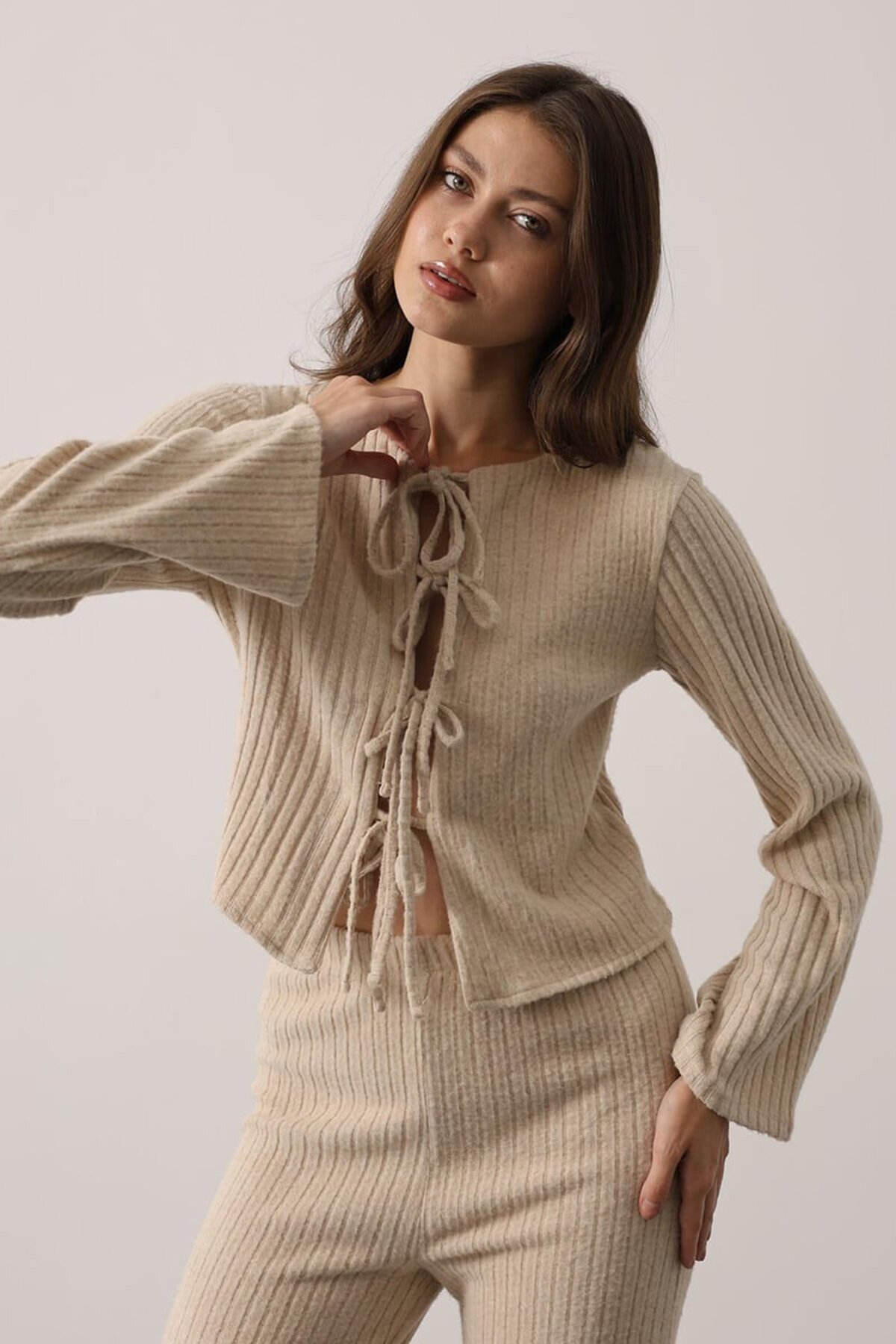 Bağcıklı Uzun Kollu Fiyonklu Triko Bluz