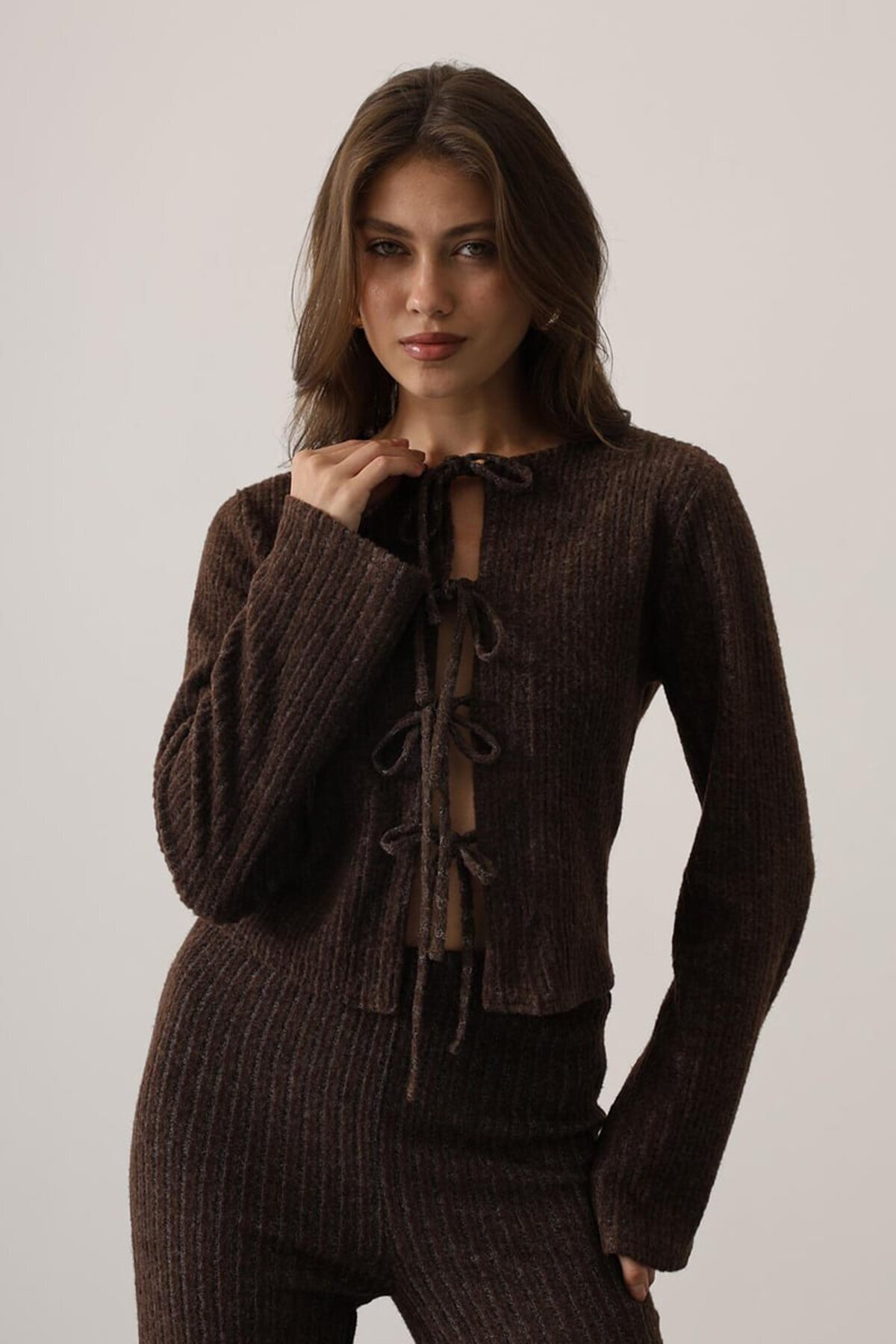 Bağcıklı Uzun Kollu Fiyonklu Triko Bluz