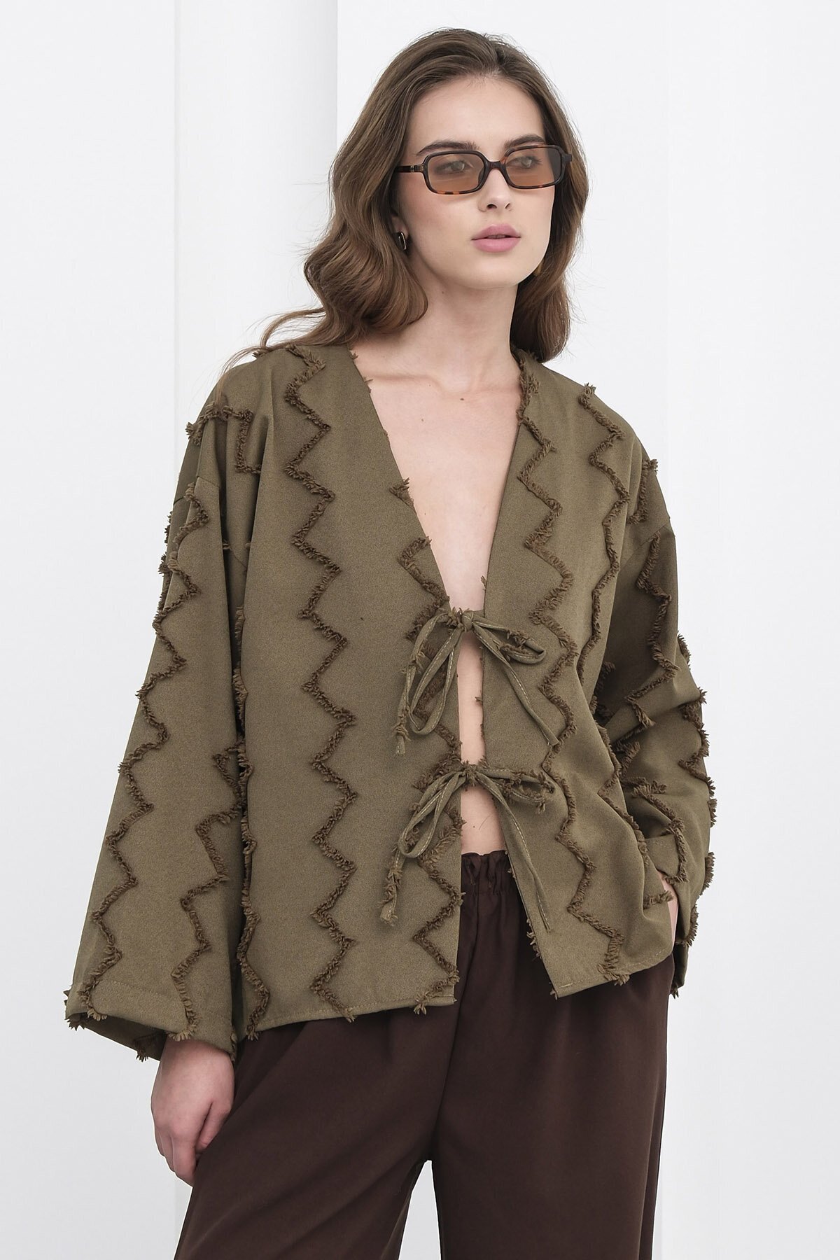 Bağlama Detaylı Zigzag Desenli Bluz