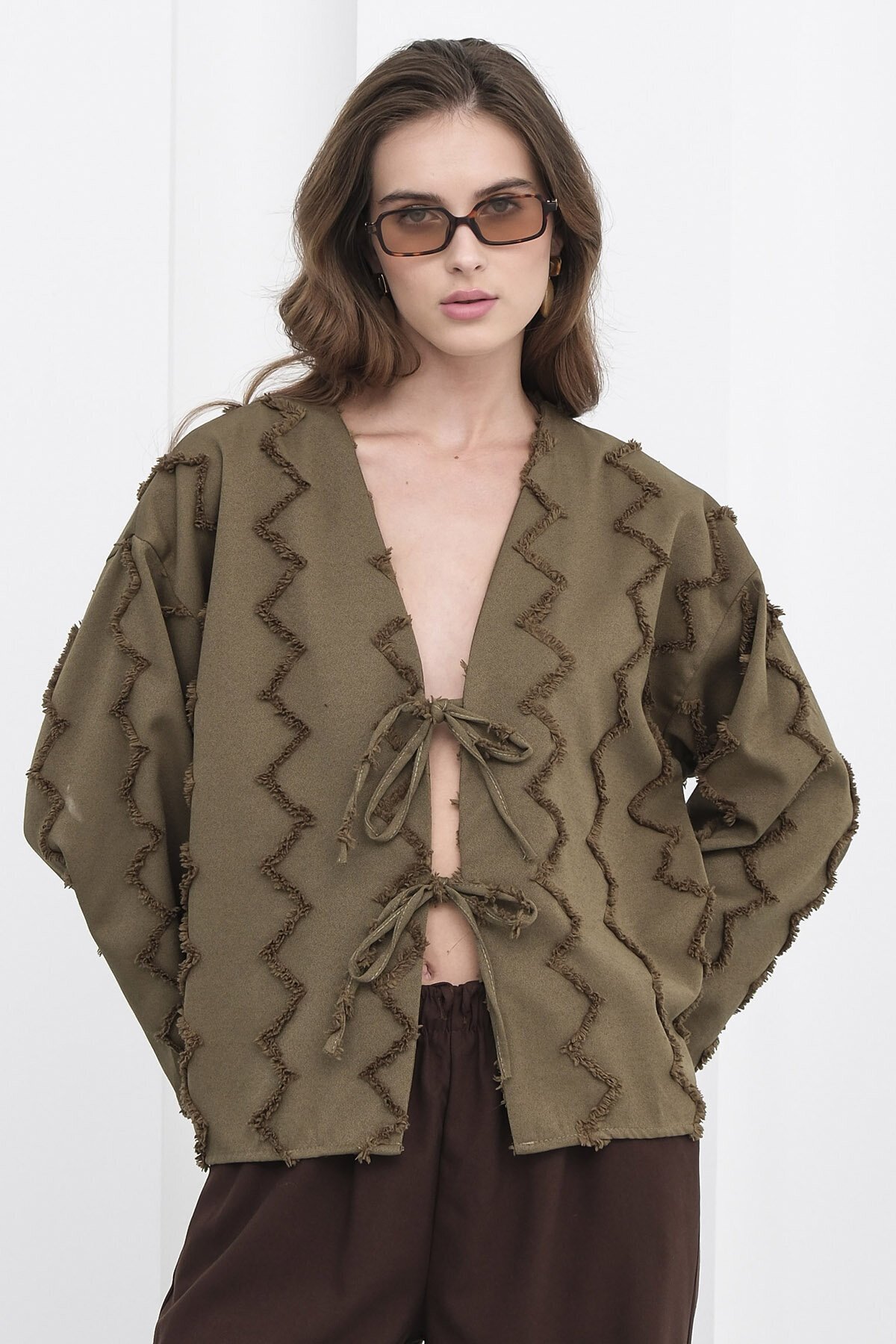 Bağlama Detaylı Zigzag Desenli Bluz