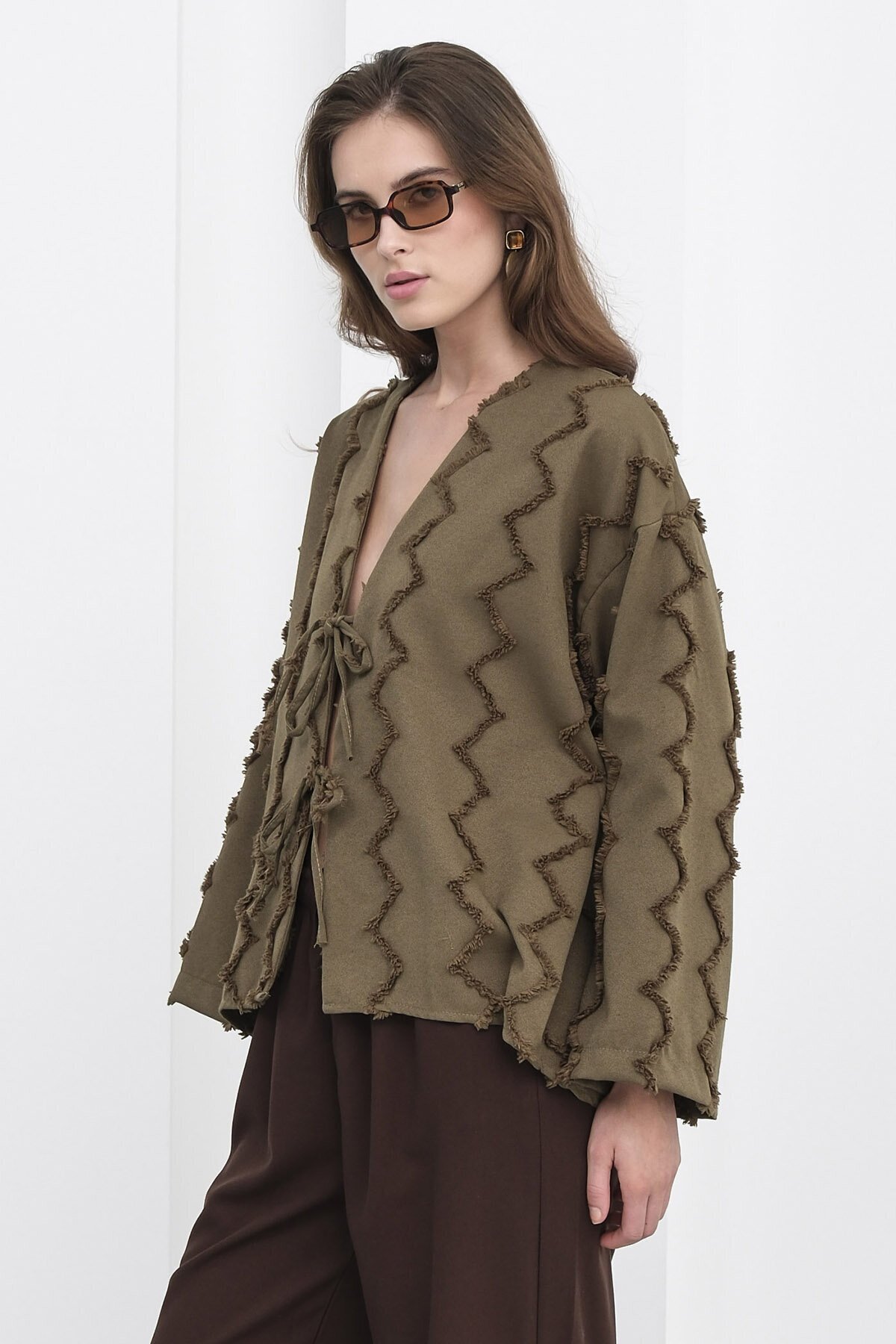 Bağlama Detaylı Zigzag Desenli Bluz