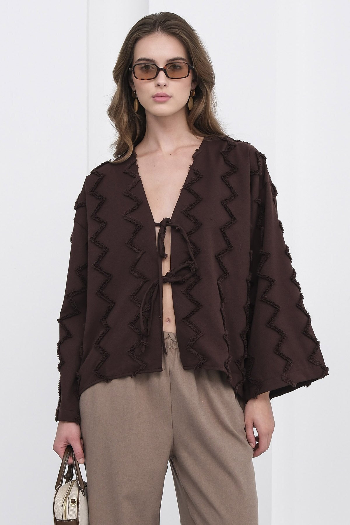 Bağlama Detaylı Zigzag Desenli Bluz