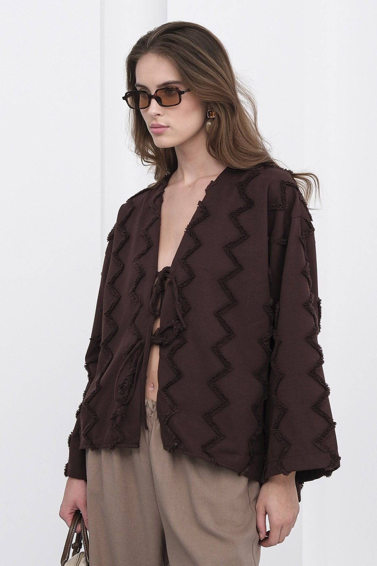 Bağlama Detaylı Zigzag Desenli Bluz