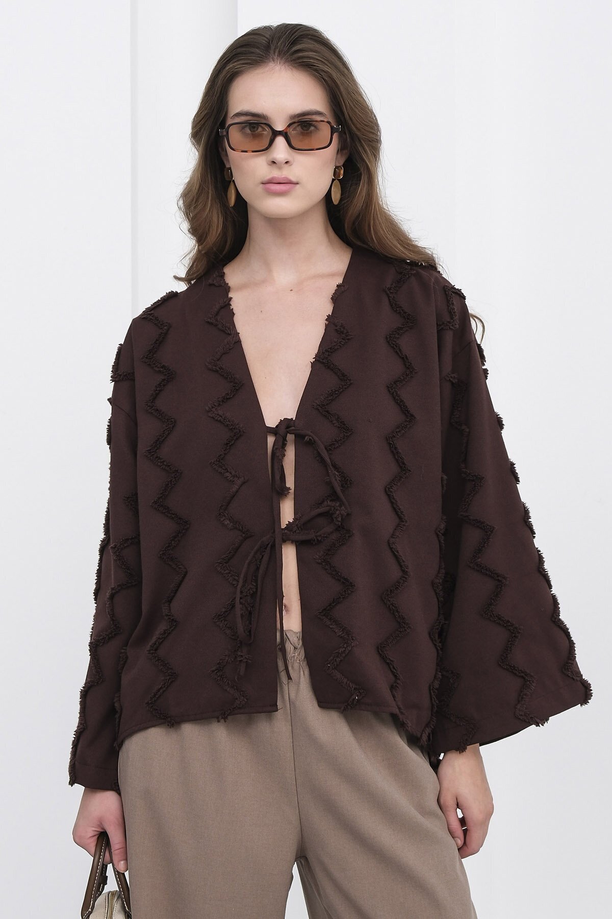 Bağlama Detaylı Zigzag Desenli Bluz