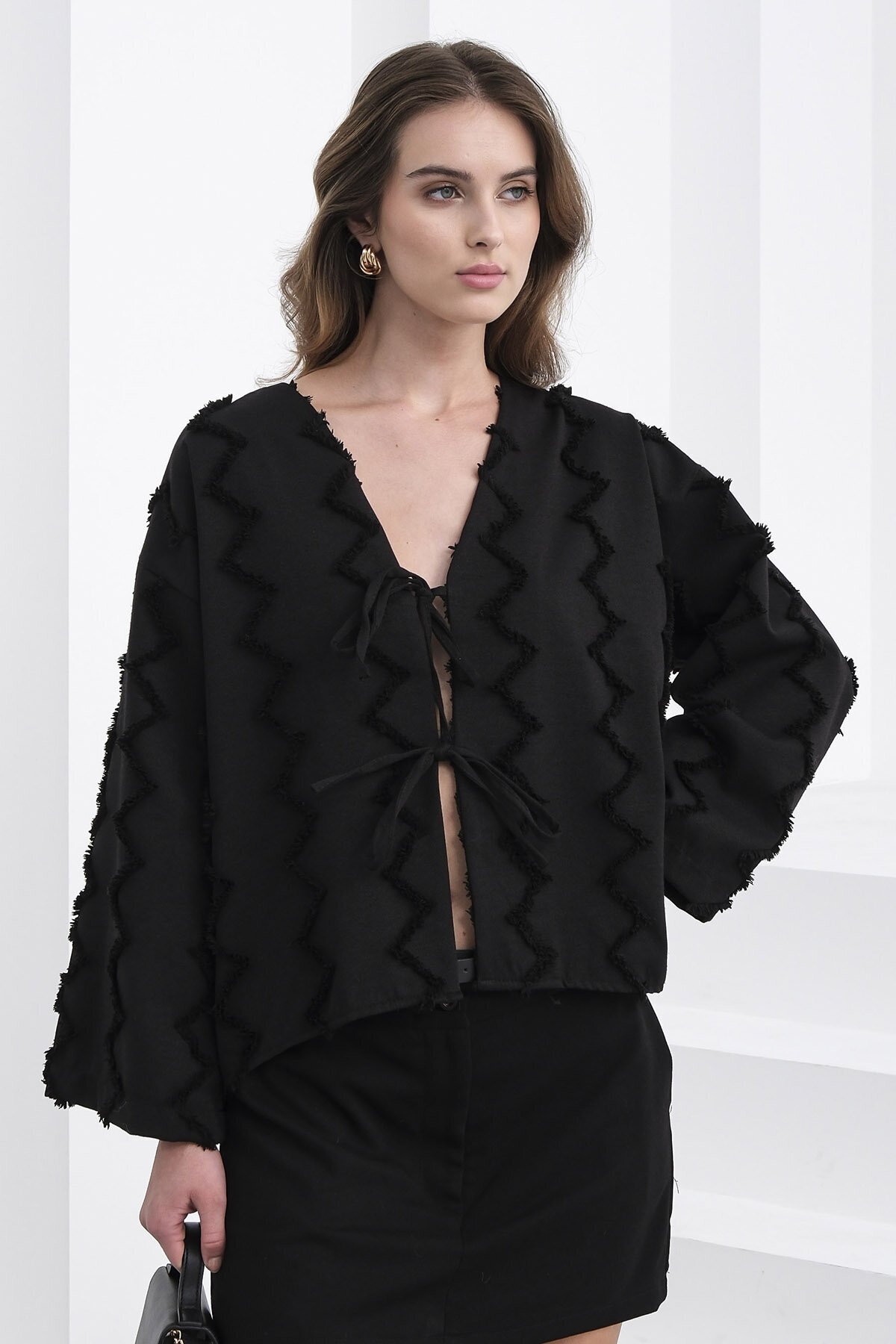 Bağlama Detaylı Zigzag Desenli Bluz