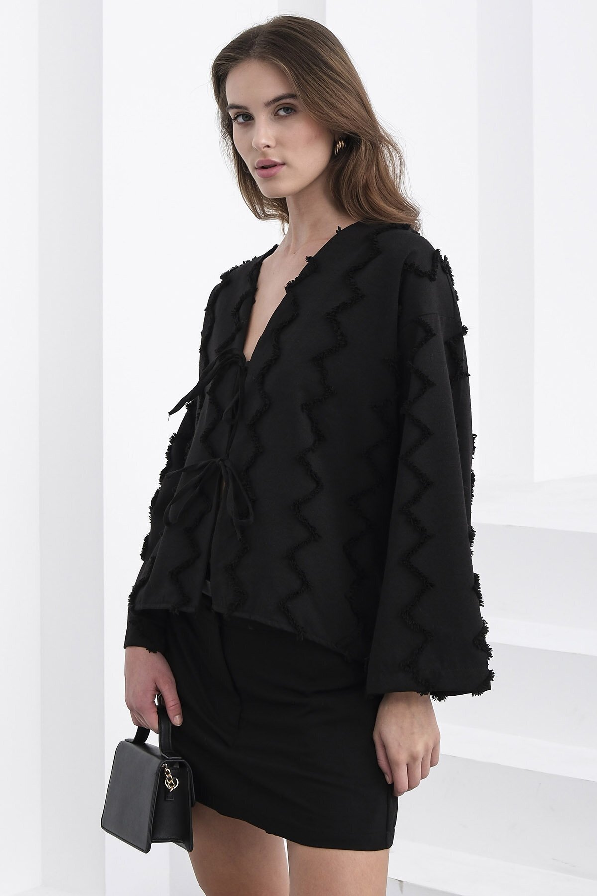 Bağlama Detaylı Zigzag Desenli Bluz