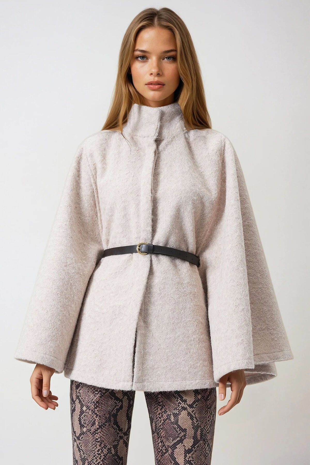 Bej Kemerli Gizli Düğmeli Premium Pelerin