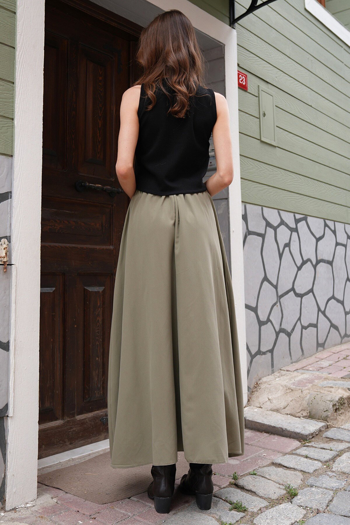 Beli Lastikli Kemer Detaylı Çift Cepli Midi Boy Etek