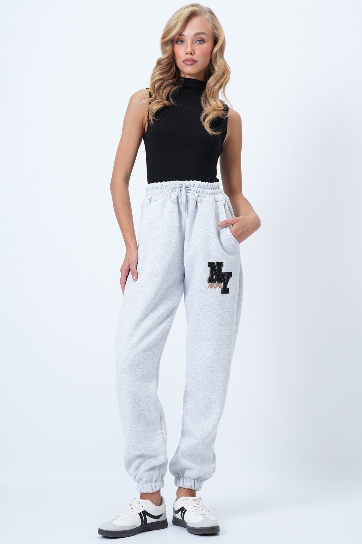 Beli Ve Paçası Lastikli Çift Cepli Nakışlı Eşofman Altı