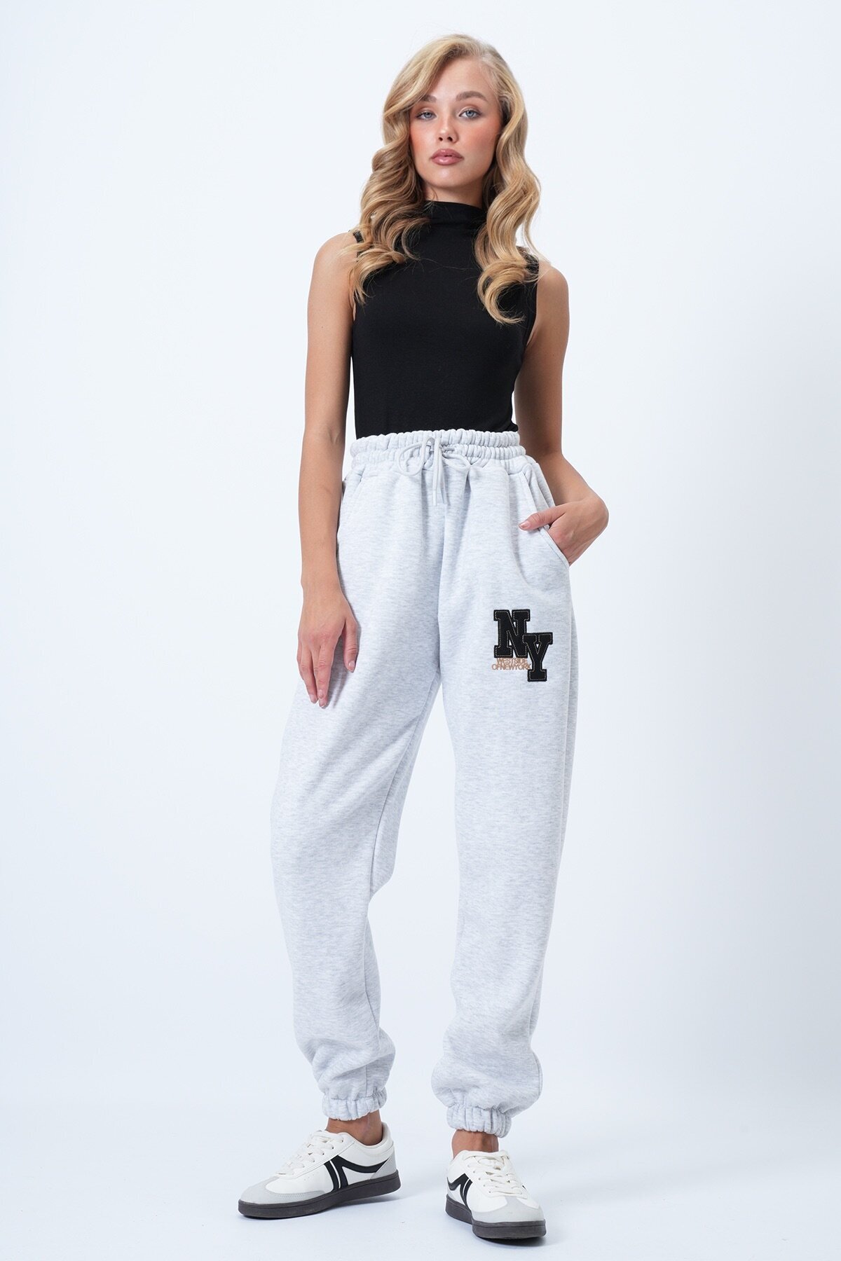 Beli Ve Paçası Lastikli Çift Cepli Nakışlı Eşofman Altı