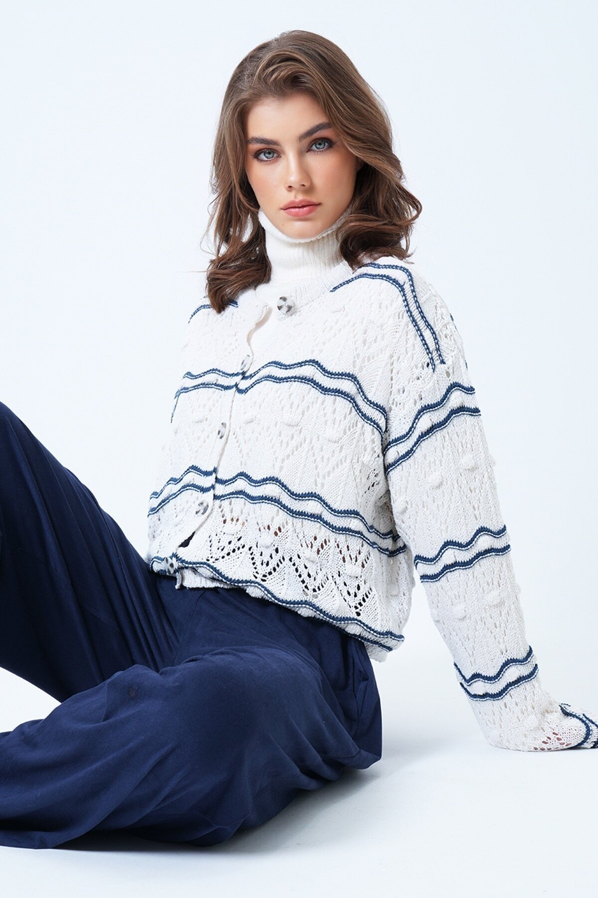 Bisiklet Yaka Ajurlu Crop Triko Hırka