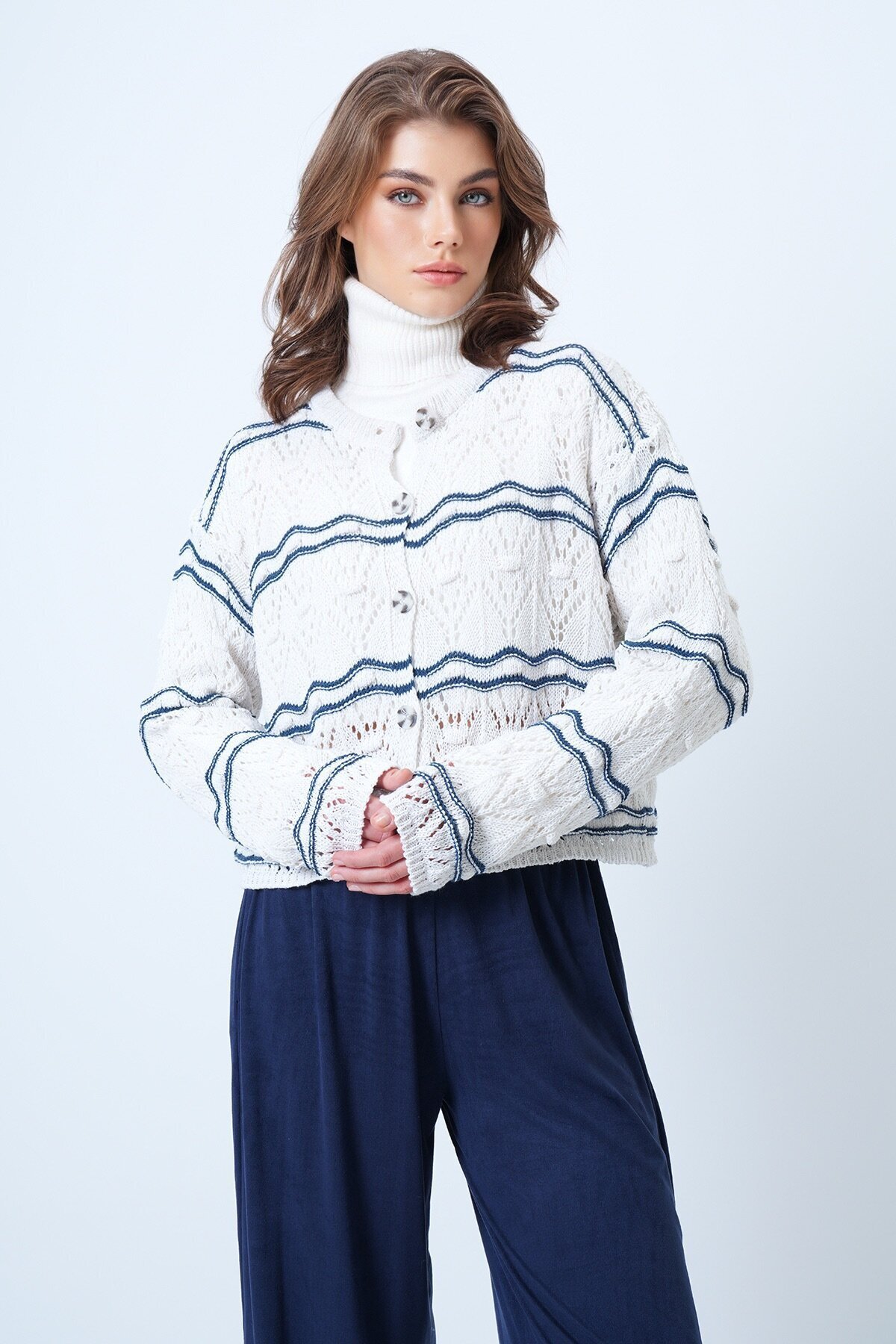 Bisiklet Yaka Ajurlu Crop Triko Hırka