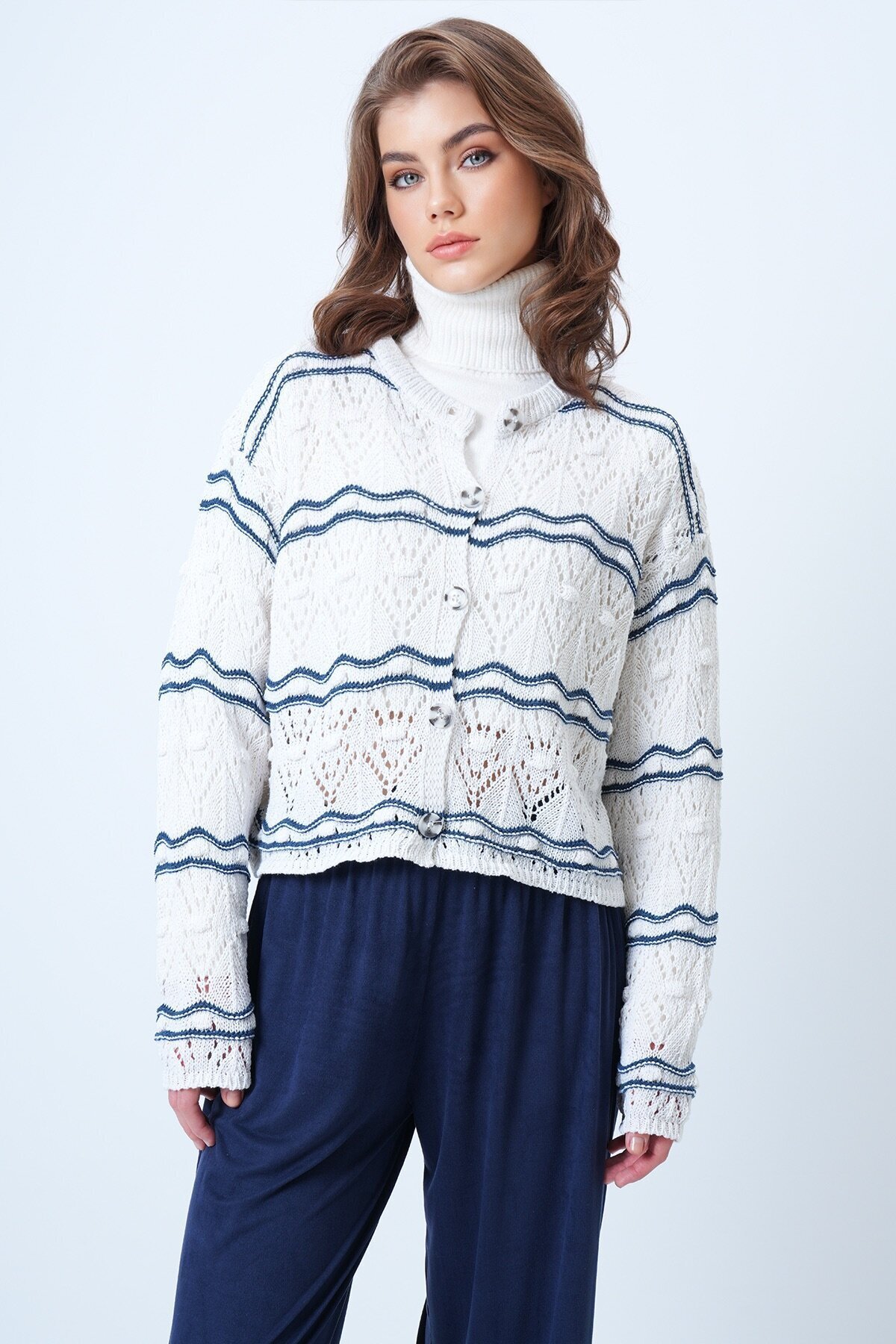 Bisiklet Yaka Ajurlu Crop Triko Hırka