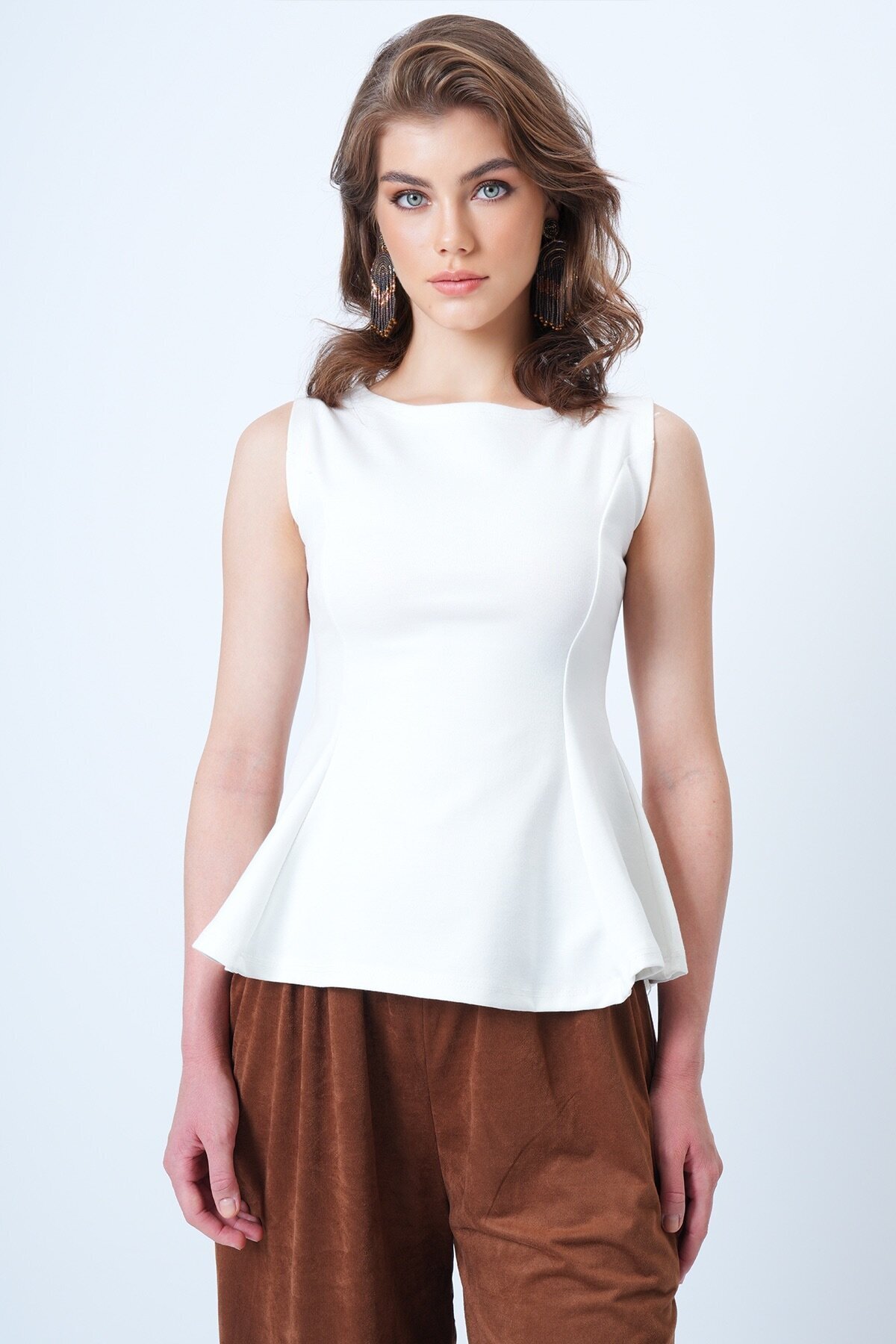 Bisiklet Yaka Dikiş Detaylı Kolsuz Çelik Örme Bluz