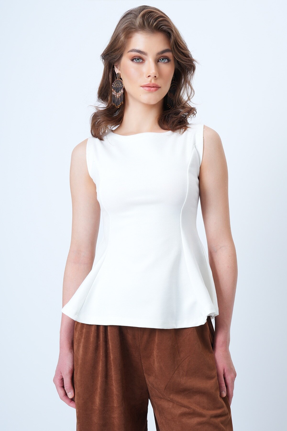 Bisiklet Yaka Dikiş Detaylı Kolsuz Çelik Örme Bluz