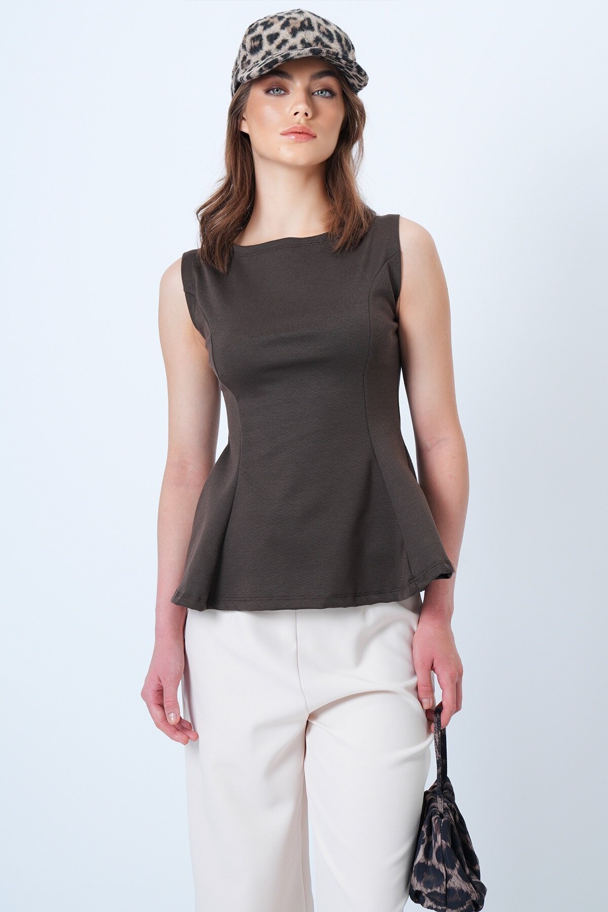 Bisiklet Yaka Dikiş Detaylı Kolsuz Çelik Örme Bluz