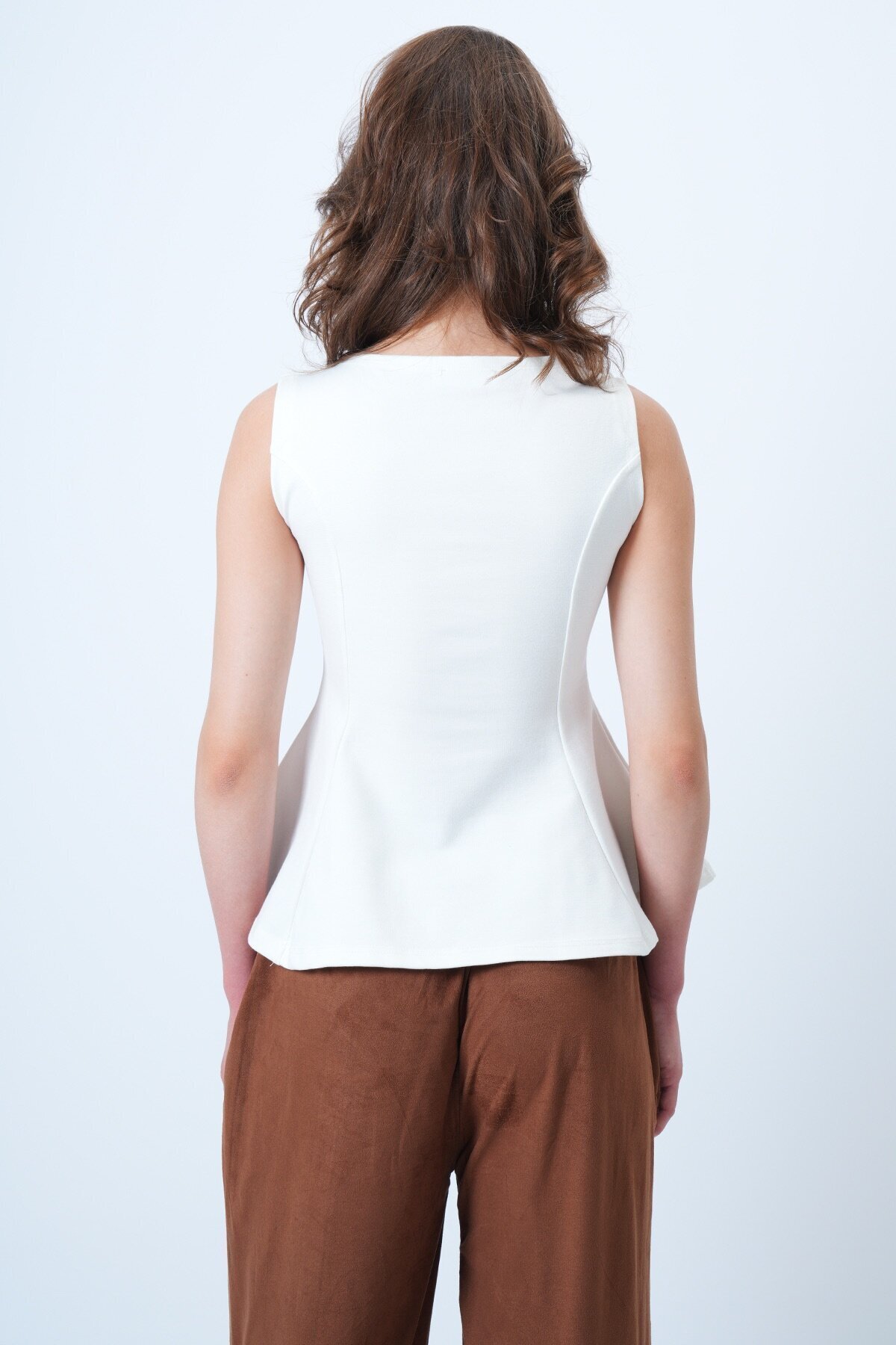 Bisiklet Yaka Dikiş Detaylı Kolsuz Çelik Örme Bluz