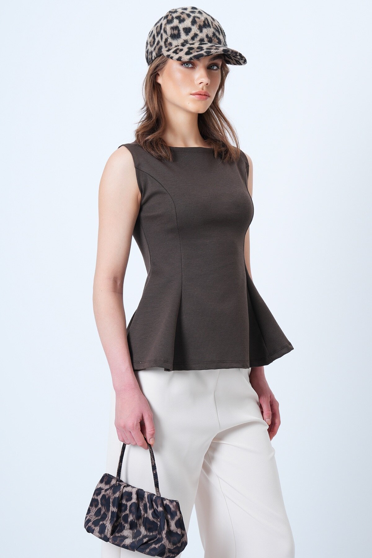 Bisiklet Yaka Dikiş Detaylı Kolsuz Çelik Örme Bluz