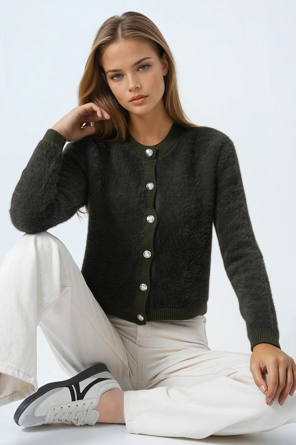 Bisiklet Yaka Düğme Kapamalı Püskülü Hırka