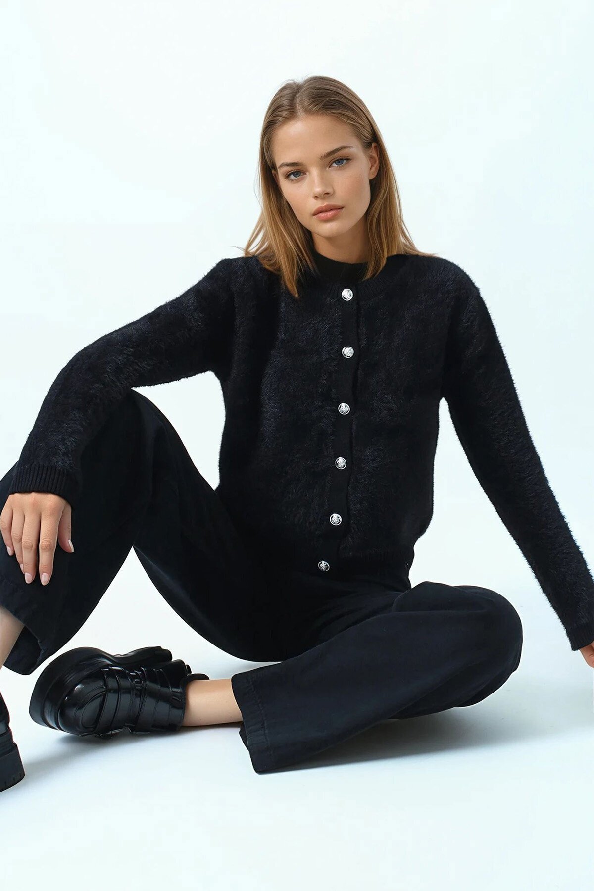 Bisiklet Yaka Düğme Kapamalı Püskülü Hırka