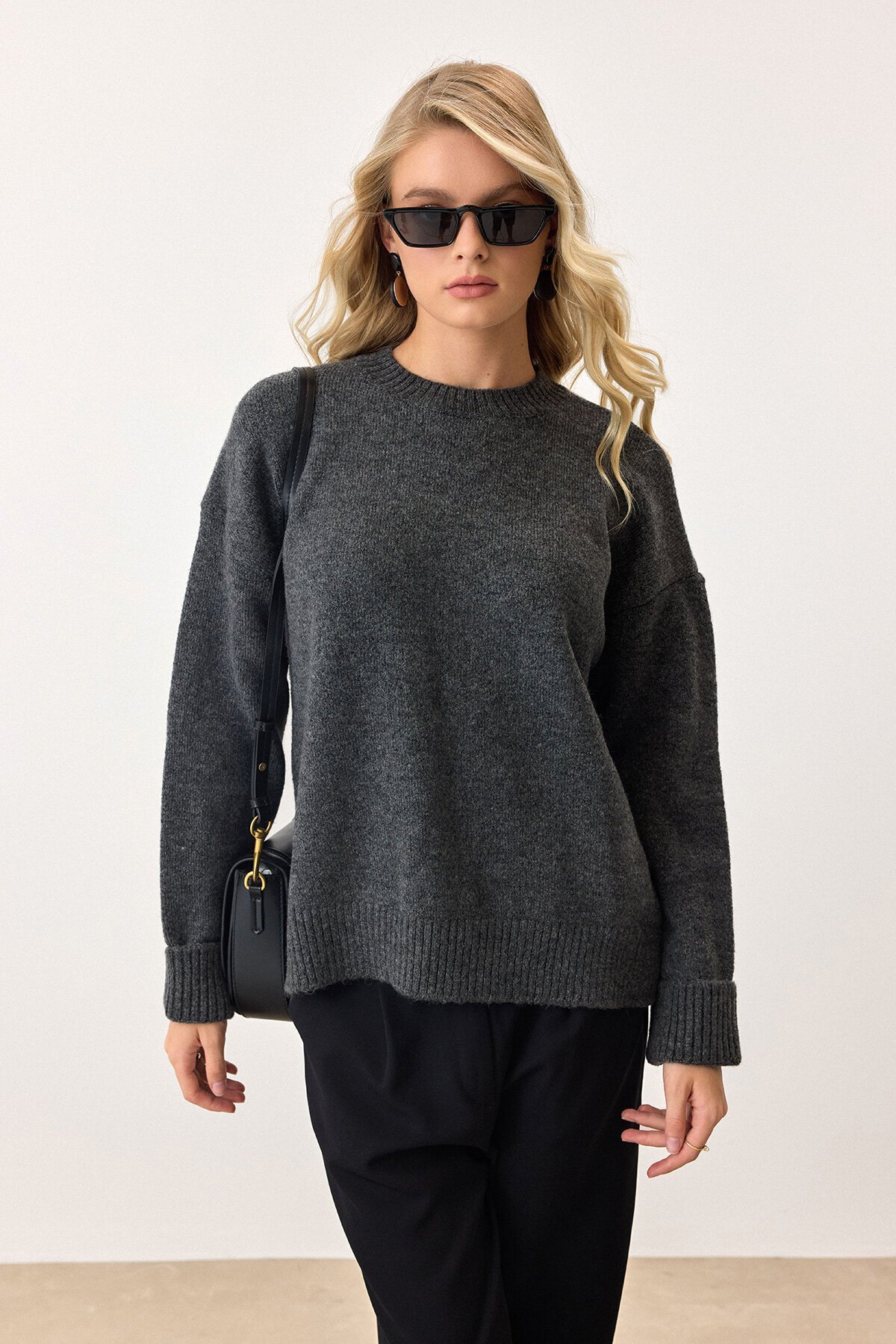 Antrasit Bisiklet Yaka Düşük Omuzlu Triko Kazak