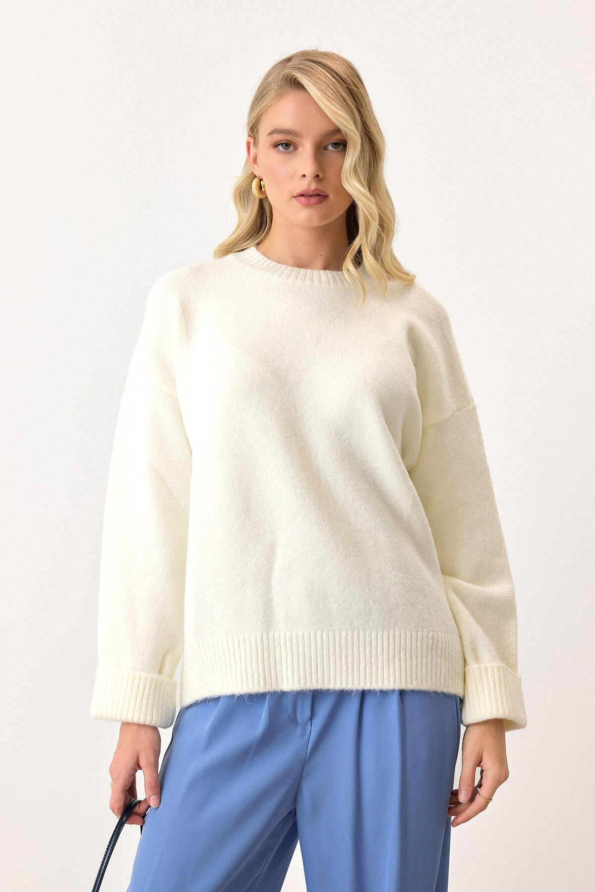 Ekru Bisiklet Yaka Düşük Omuzlu Triko Kazak