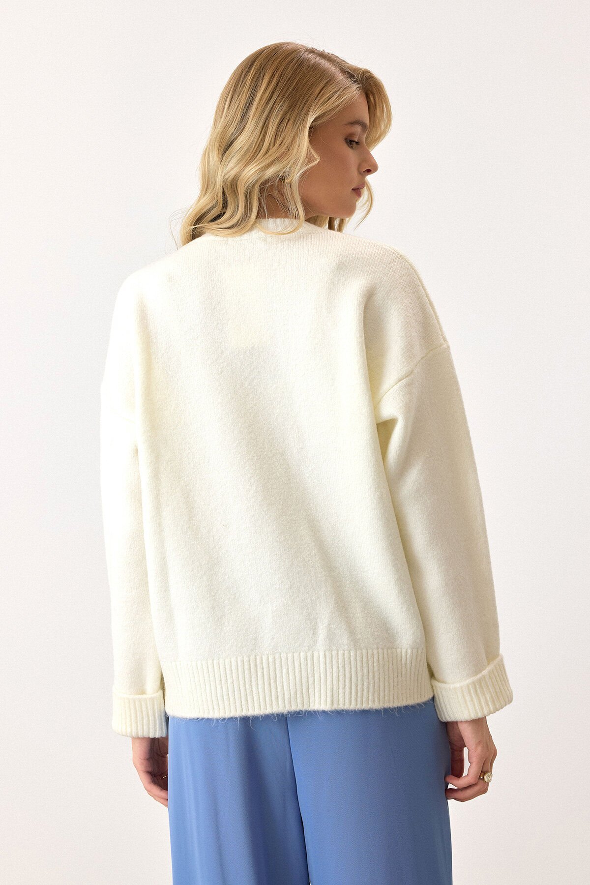 Ekru Bisiklet Yaka Düşük Omuzlu Triko Kazak