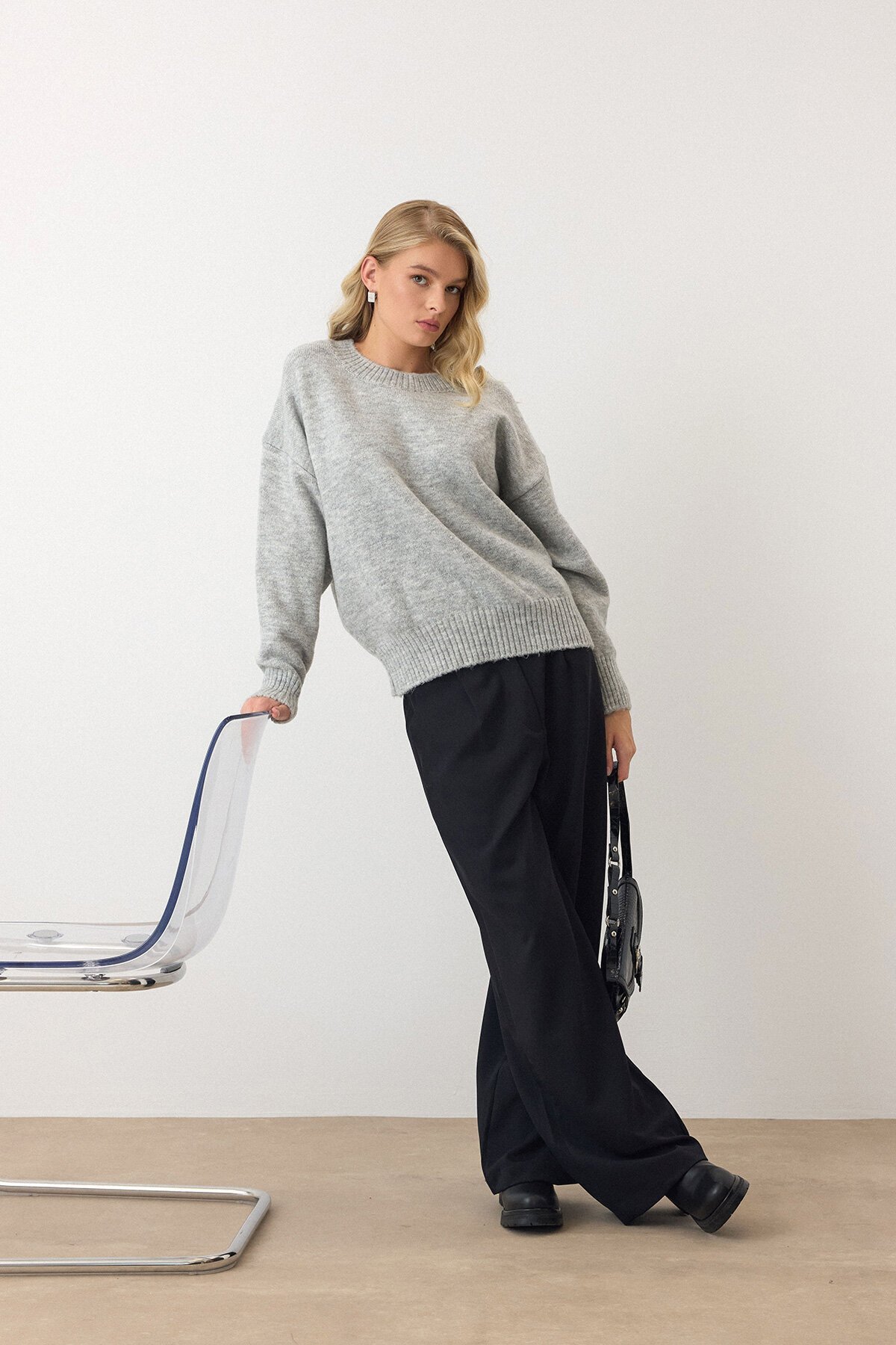 Gri Bisiklet Yaka Düşük Omuzlu Triko Kazak