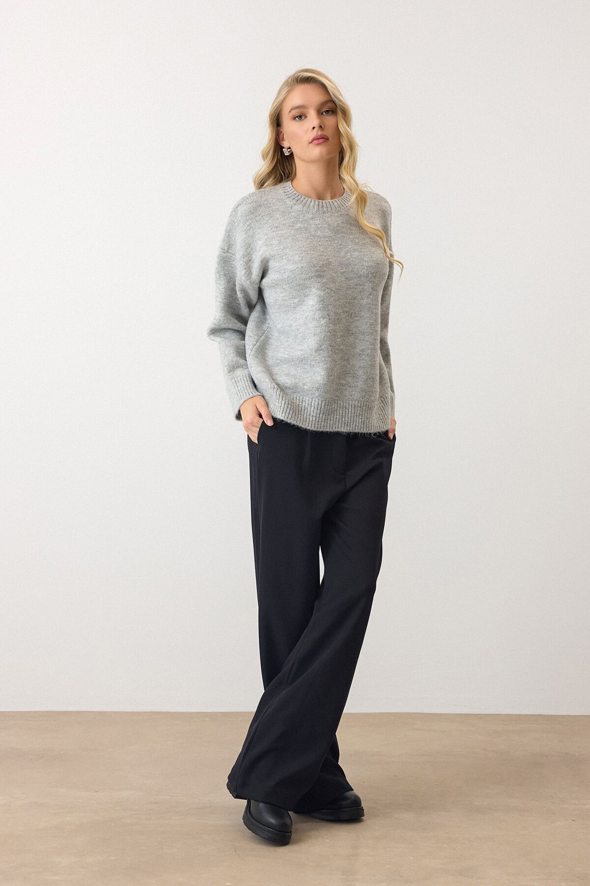 Gri Bisiklet Yaka Düşük Omuzlu Triko Kazak