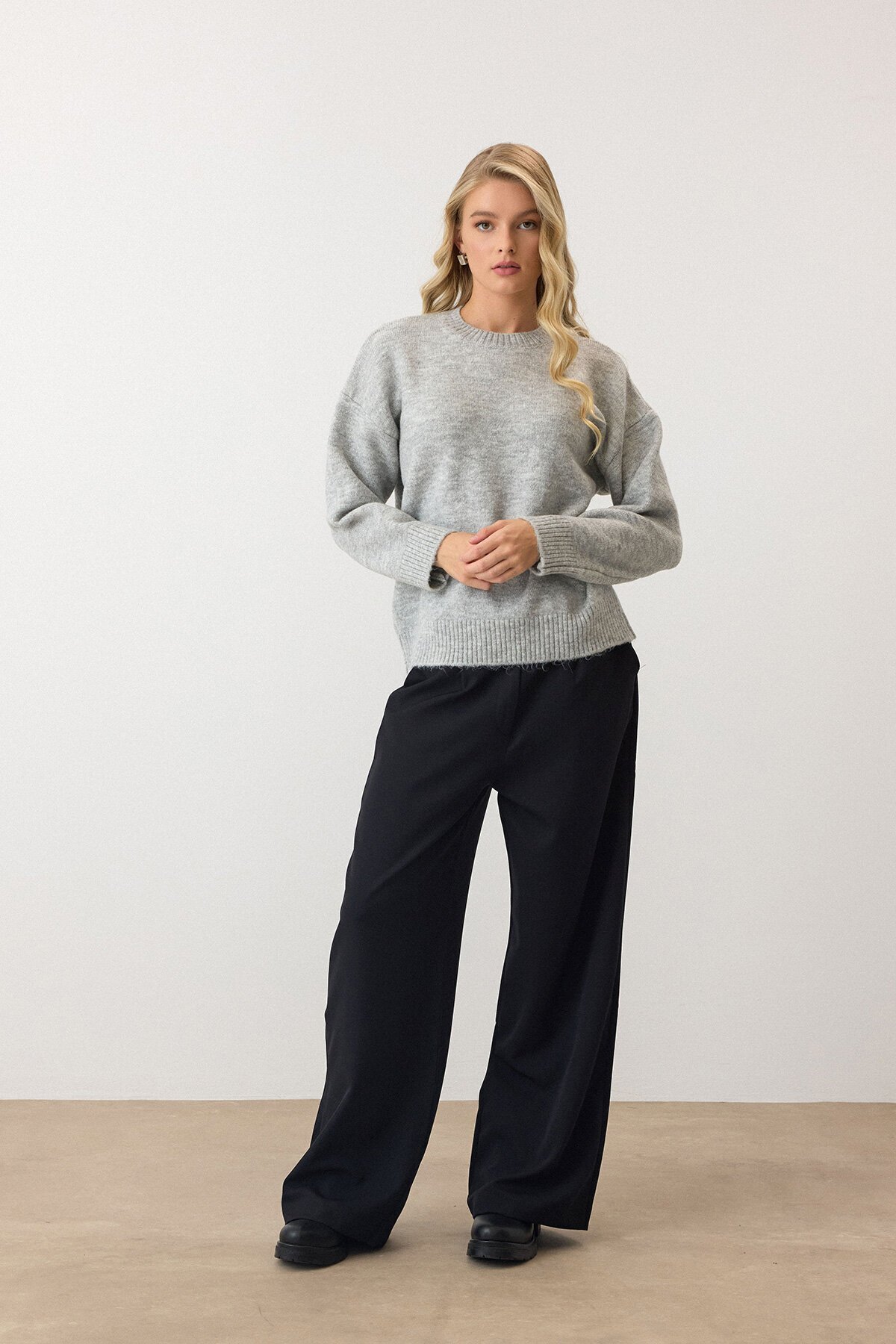 Gri Bisiklet Yaka Düşük Omuzlu Triko Kazak