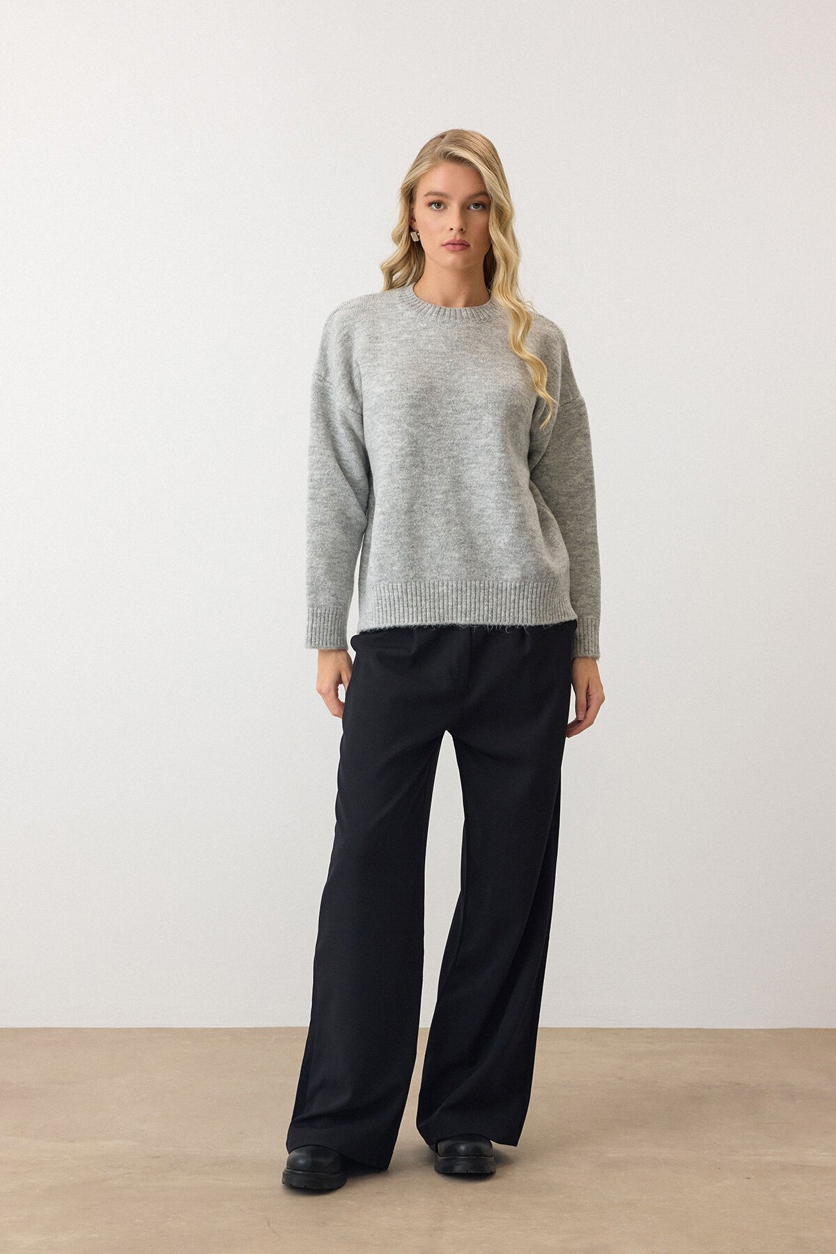 Gri Bisiklet Yaka Düşük Omuzlu Triko Kazak