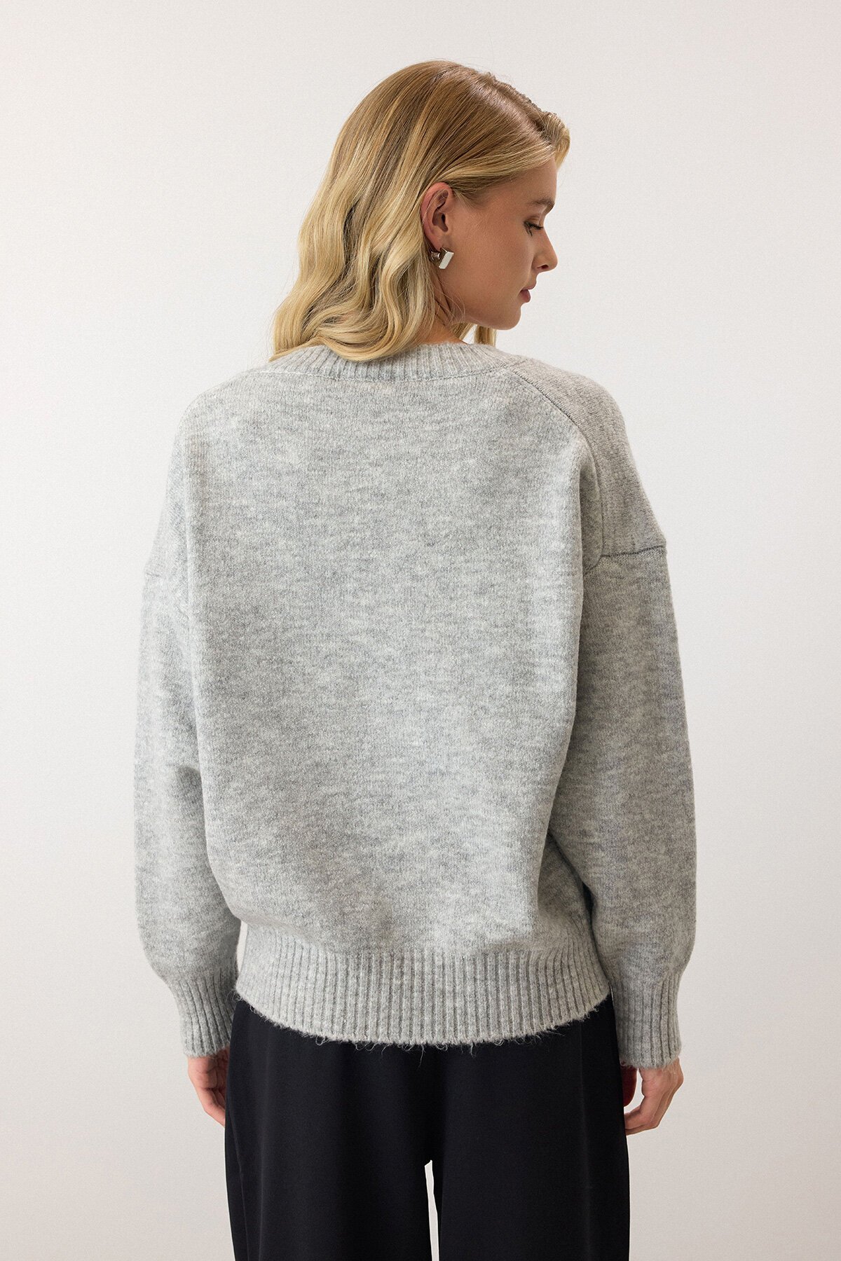 Gri Bisiklet Yaka Düşük Omuzlu Triko Kazak