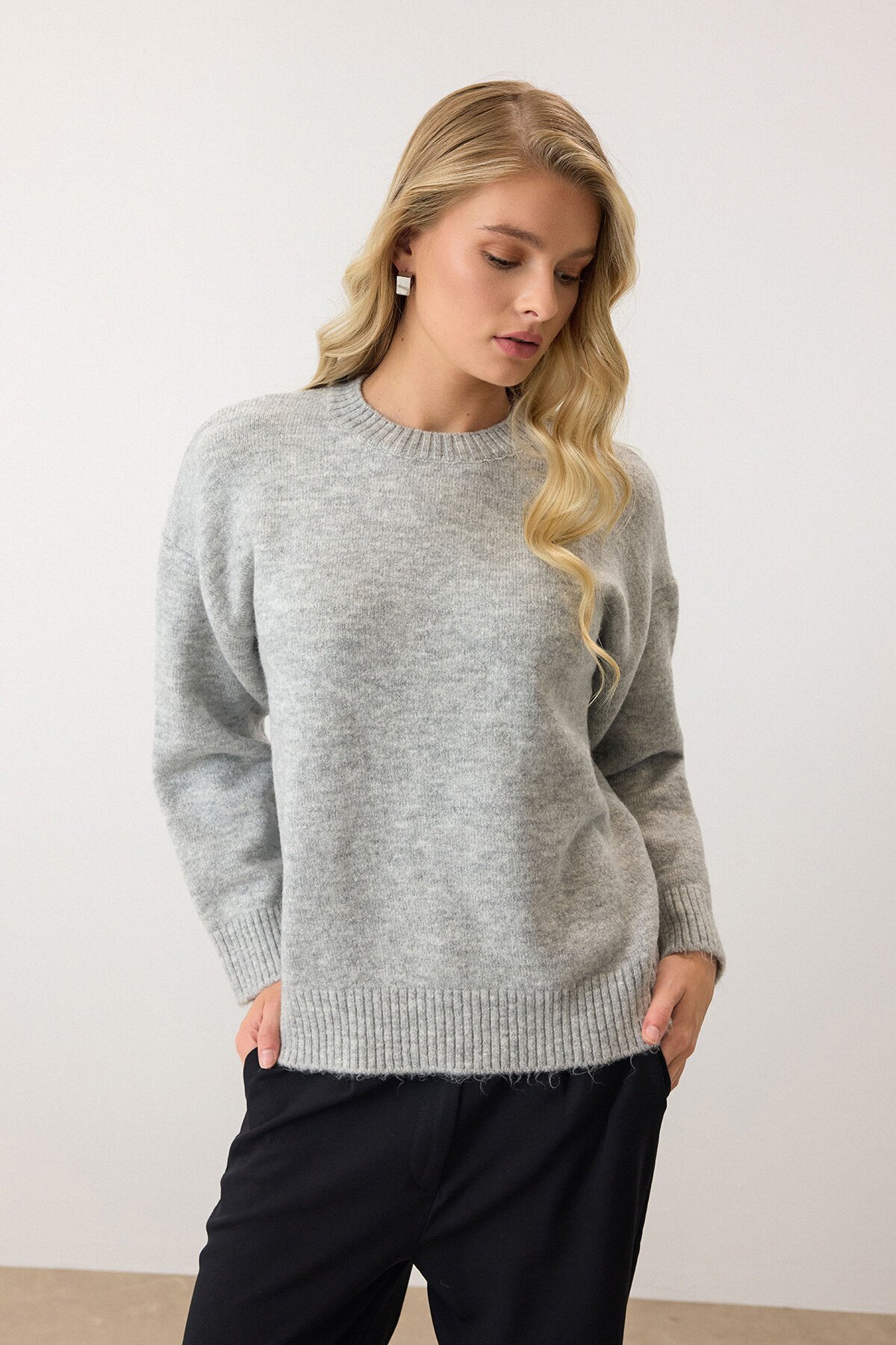 Gri Bisiklet Yaka Düşük Omuzlu Triko Kazak