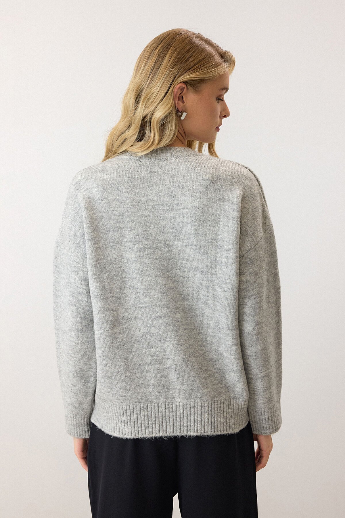 Gri Bisiklet Yaka Düşük Omuzlu Triko Kazak