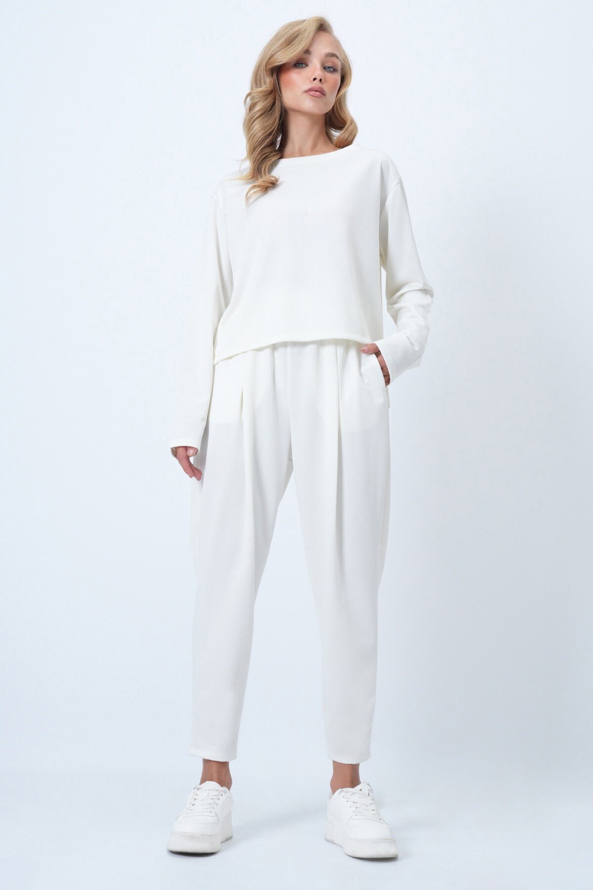 Bisiklet Yaka Geniş Kesim Bluz Ve Önü Plileli Çift Cepli Pantolon Takım