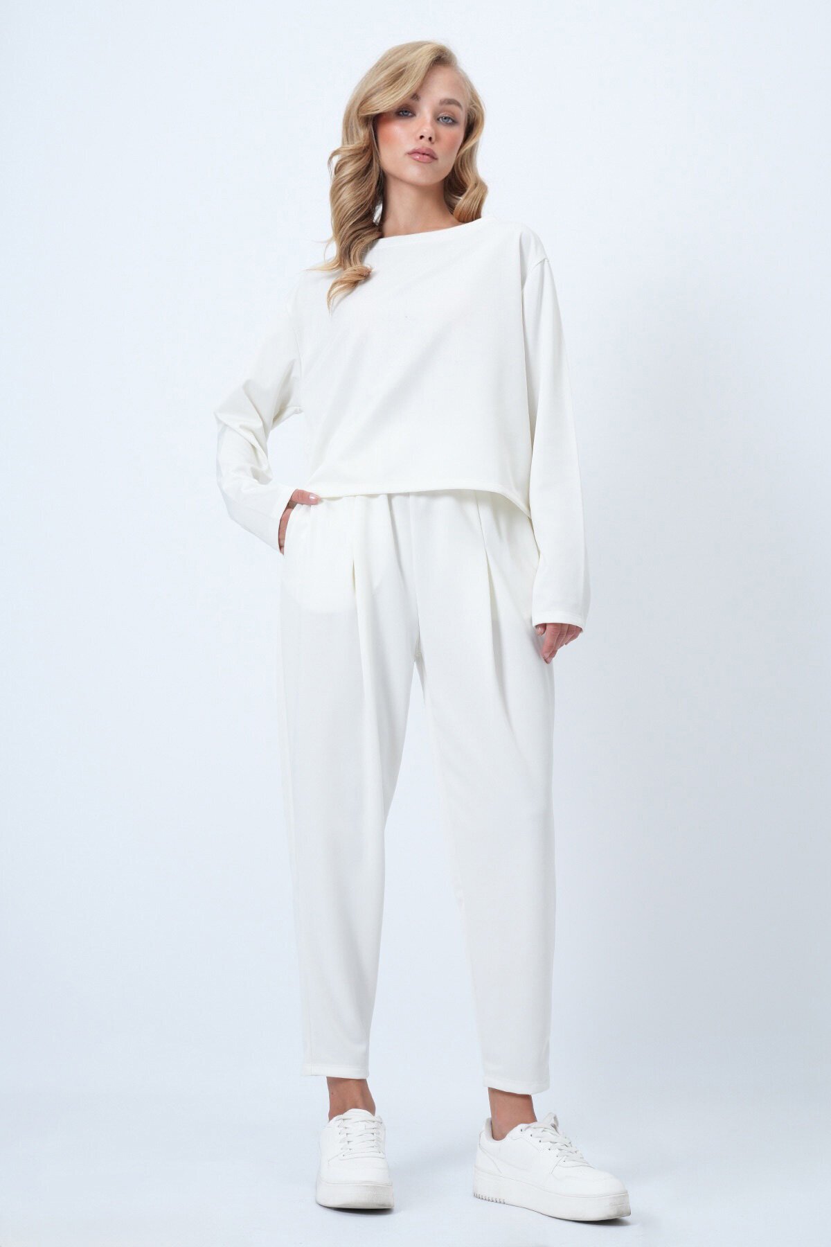 Bisiklet Yaka Geniş Kesim Bluz Ve Önü Plileli Çift Cepli Pantolon Takım