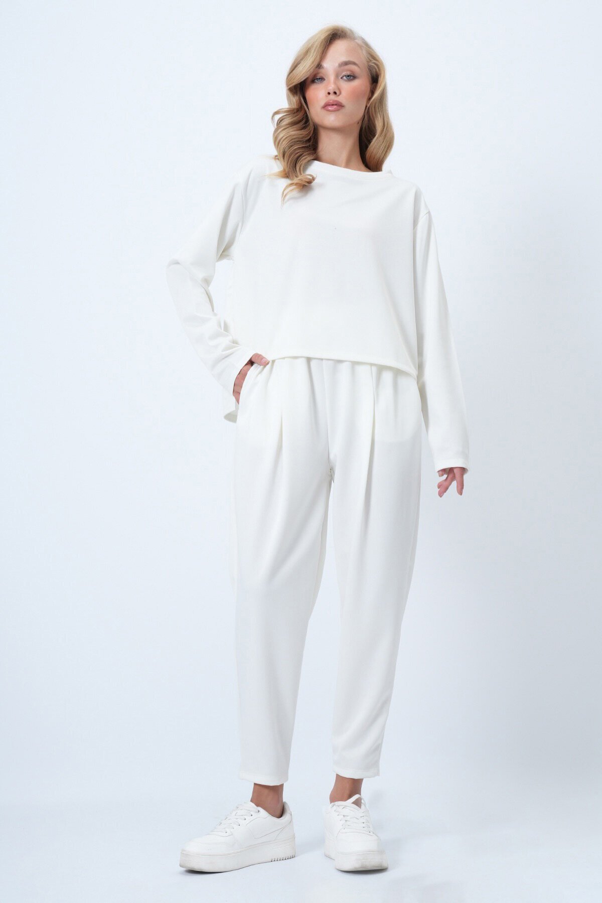 Bisiklet Yaka Geniş Kesim Bluz Ve Önü Plileli Çift Cepli Pantolon Takım