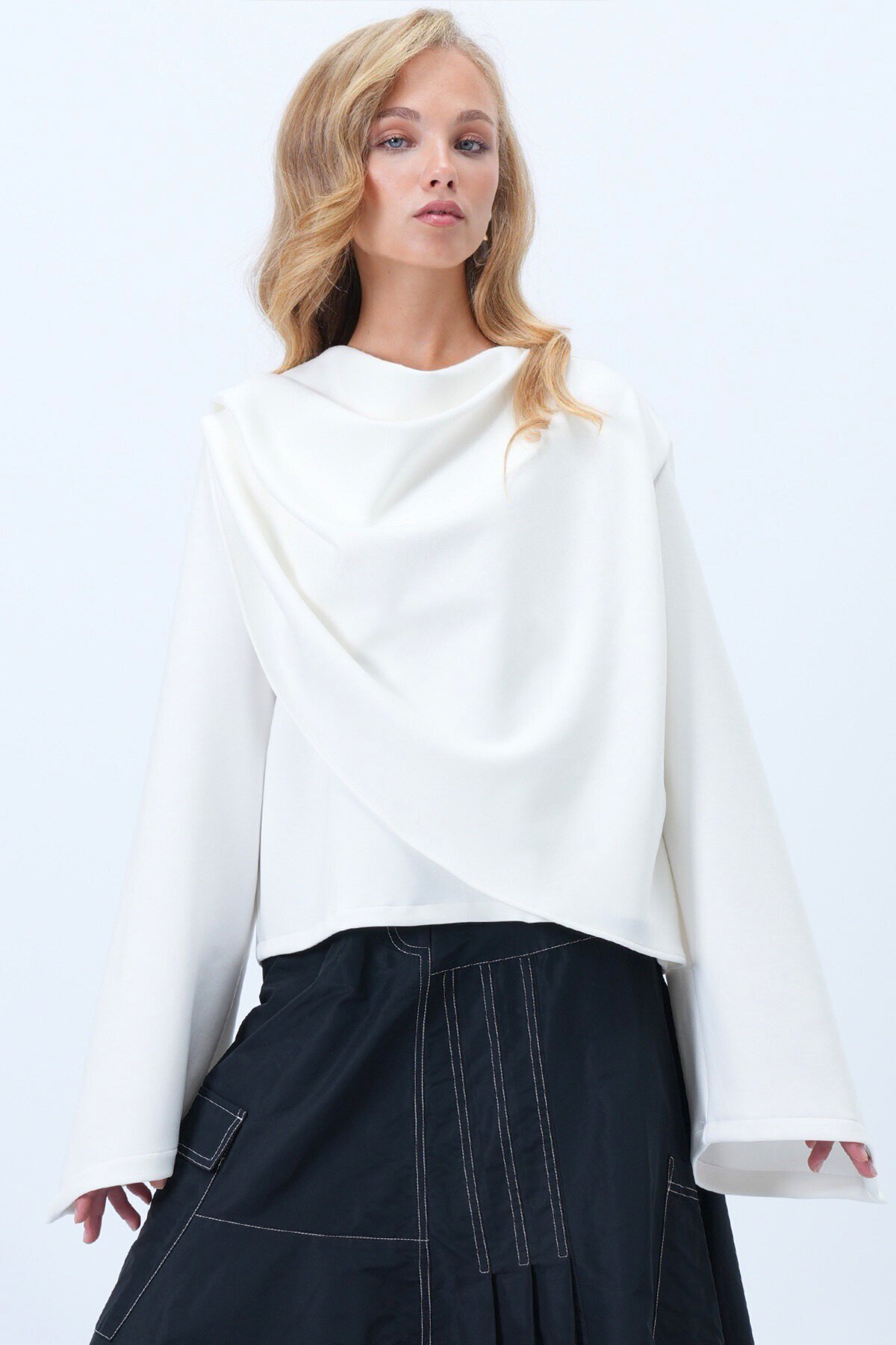 Bisiklet Yaka Kendinden Şal Detaylı Geniş Kesim Tasarım Bluz