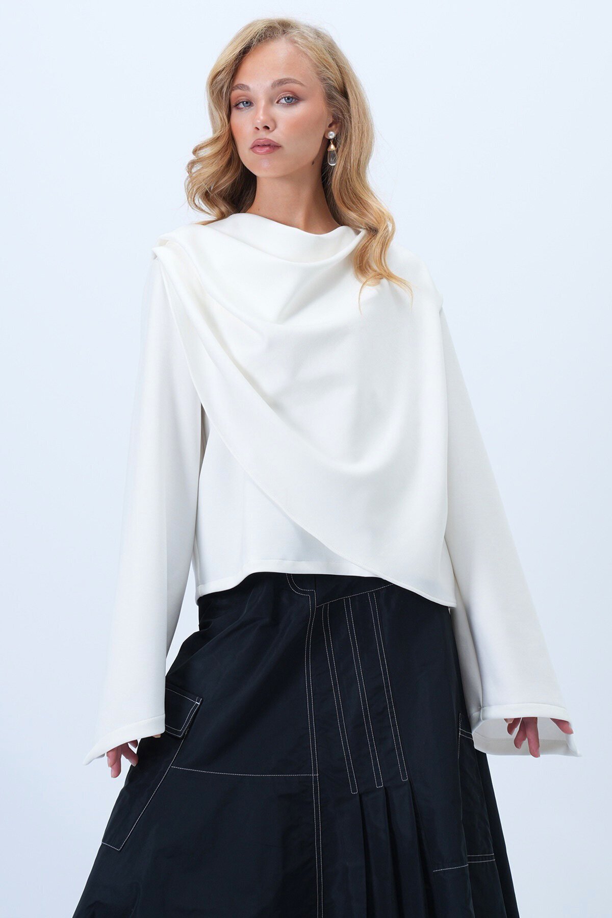 Bisiklet Yaka Kendinden Şal Detaylı Geniş Kesim Tasarım Bluz