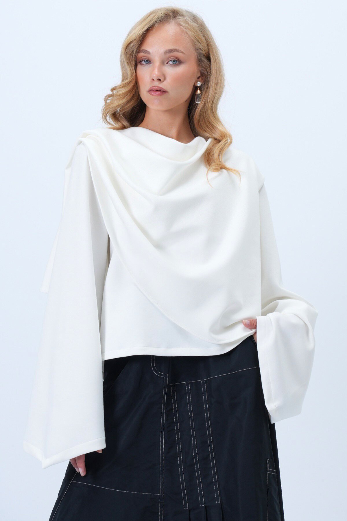 Bisiklet Yaka Kendinden Şal Detaylı Geniş Kesim Tasarım Bluz