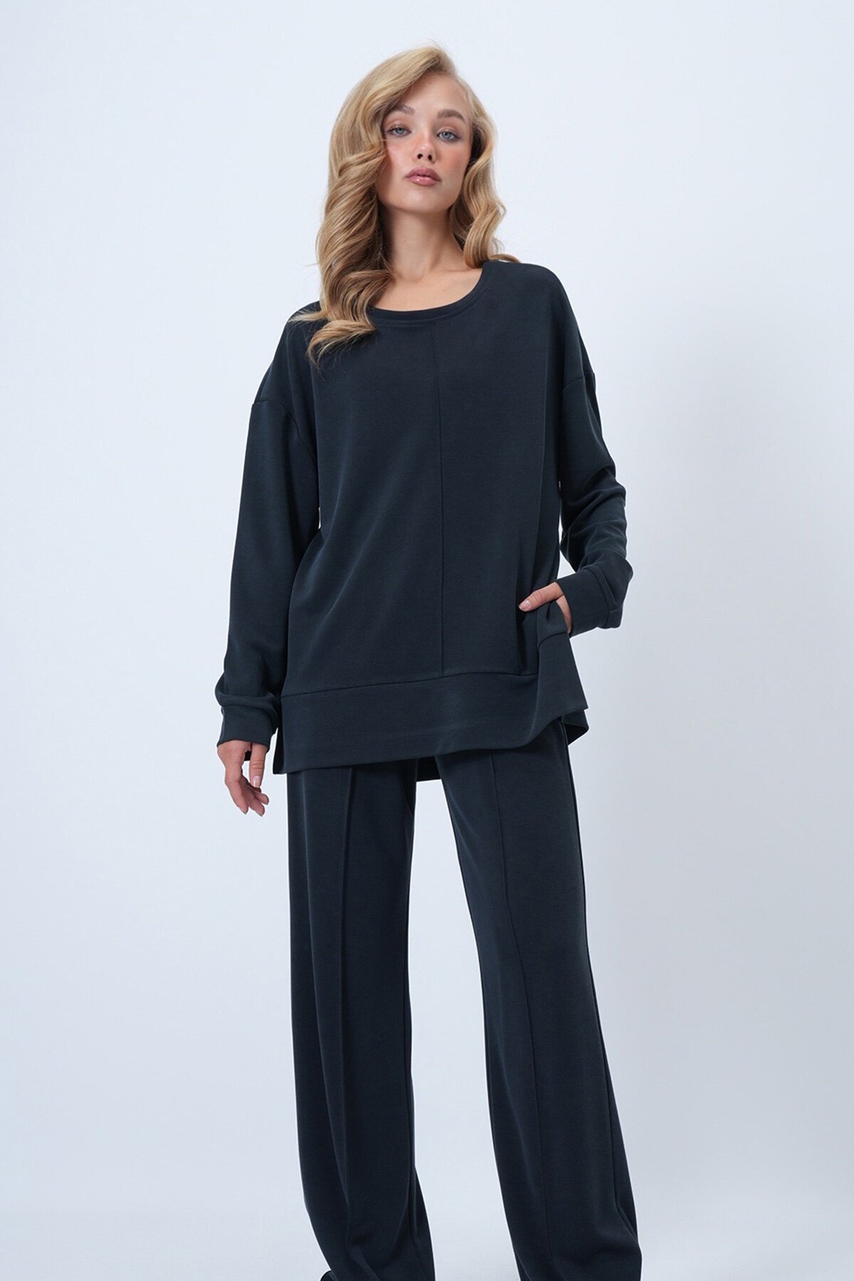 Bisiklet Yaka Önü Nervür Dikişli Uzun Sweatshirt Ve Çımalı Cepli Pantolon Takım